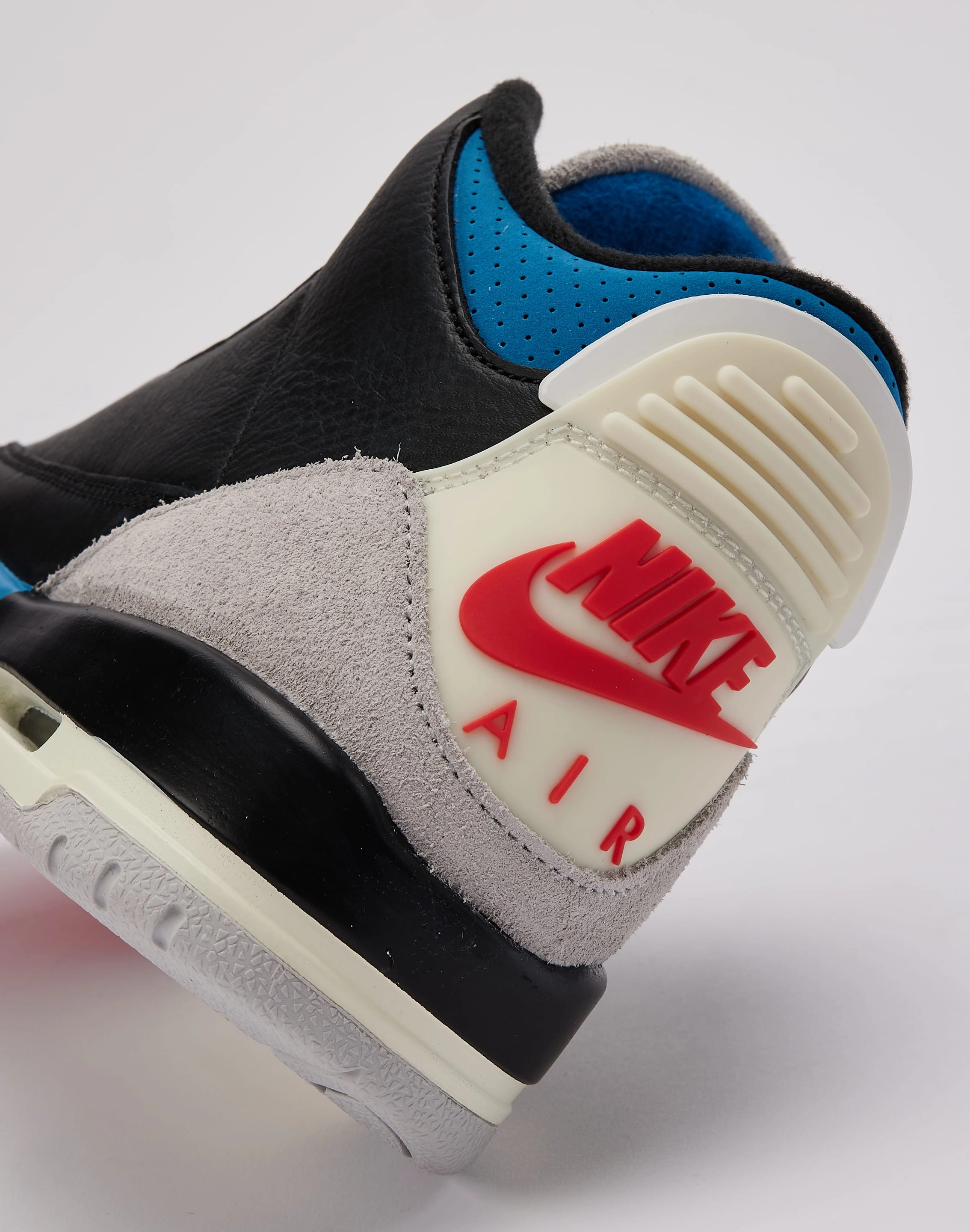Jordan Air Jordan 3 Retro 'Rare Air' Grade-School Beachwear items