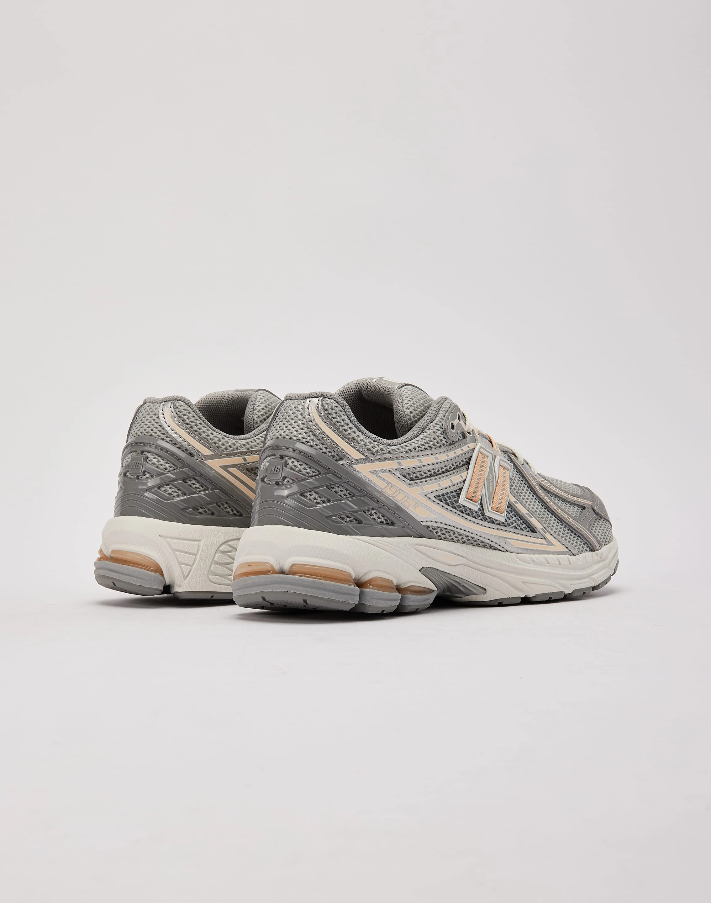 Linen - crafted fashion New Balance 1906R Grade-School
