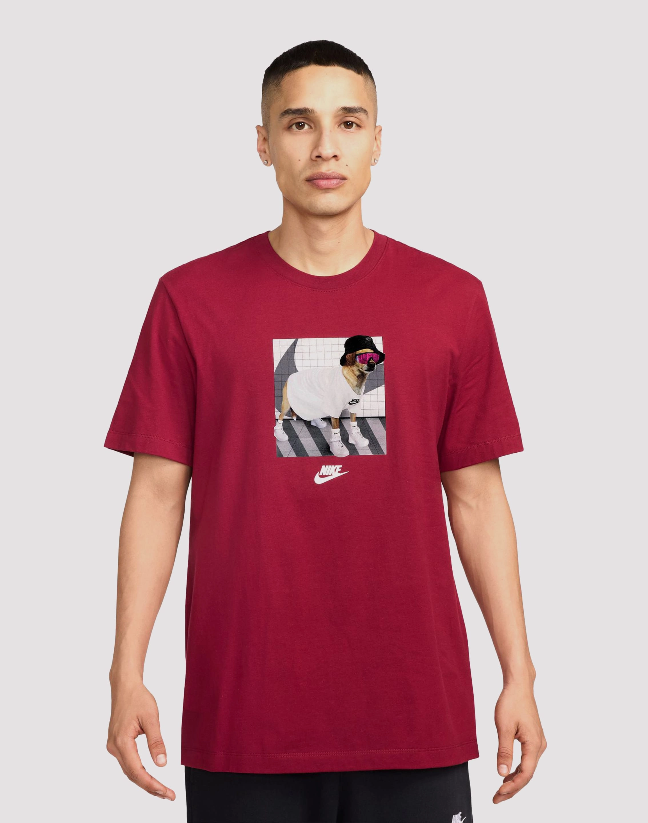 Minimalist fashion Nike Sportswear Club Red Tee Seasonal wear