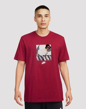 Minimalist fashion Nike Sportswear Club Red Tee Seasonal wear
