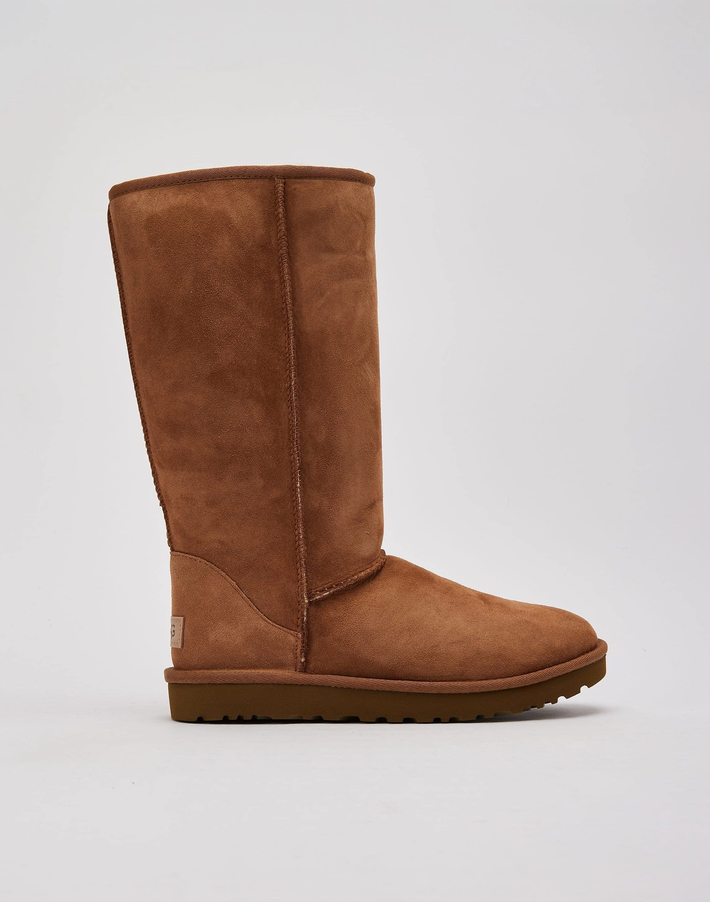 Minimalist fashion UGG Classic Tall II Boots Fashion influencers' recommendations