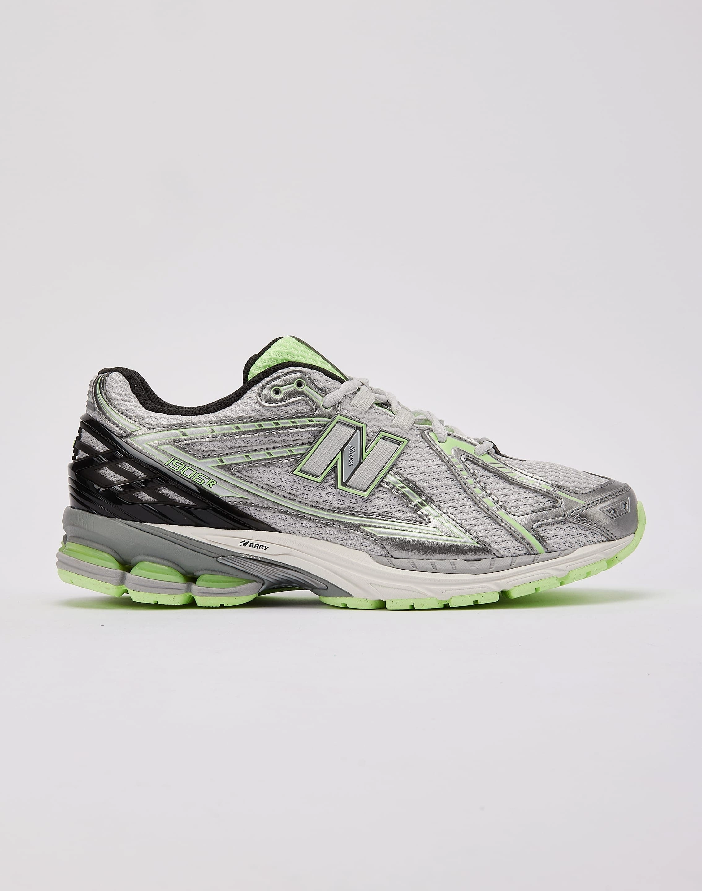 Business casual wear New Balance 1906R Fashion accessories