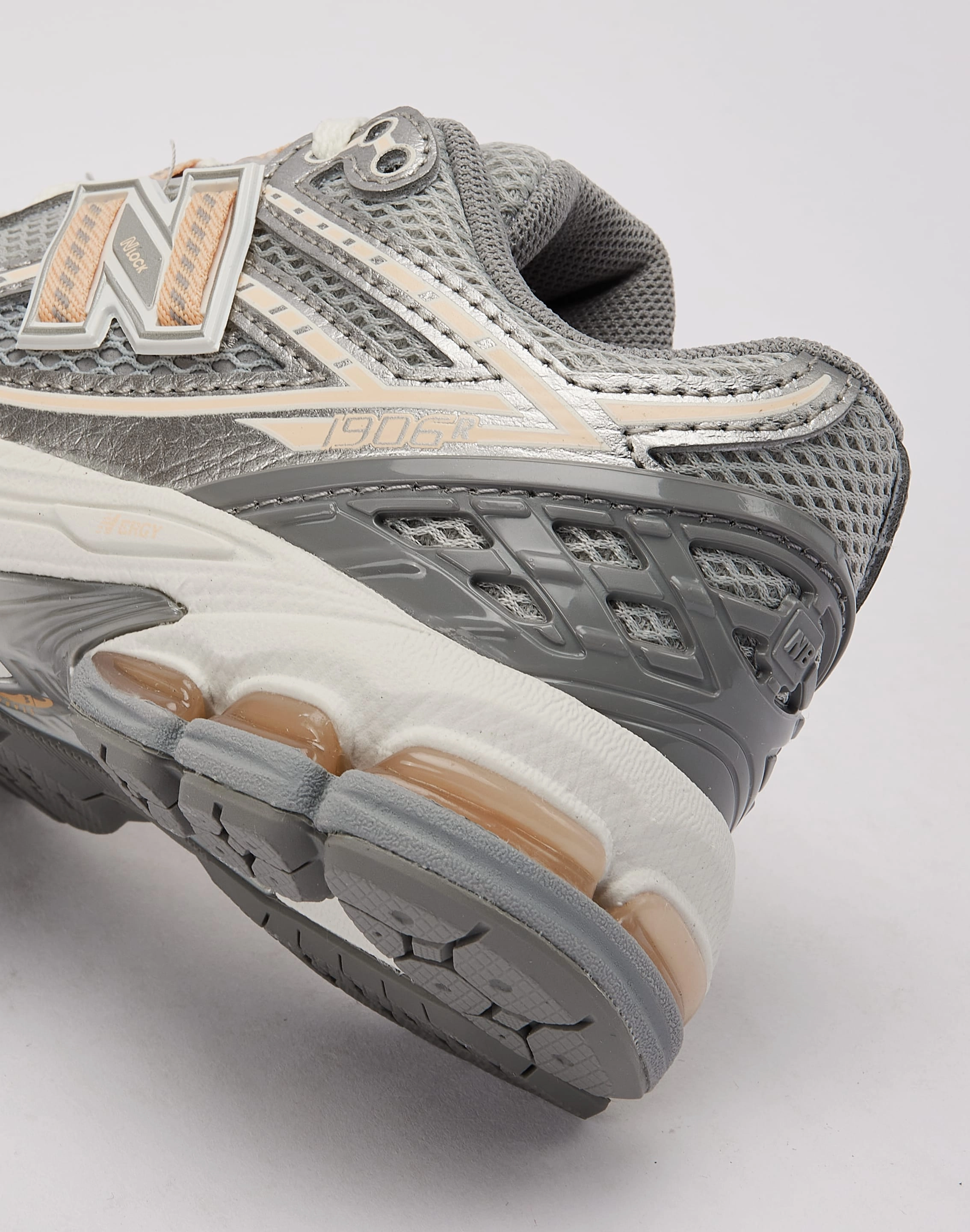 New Balance 1906R Pre-School Bohemian style items