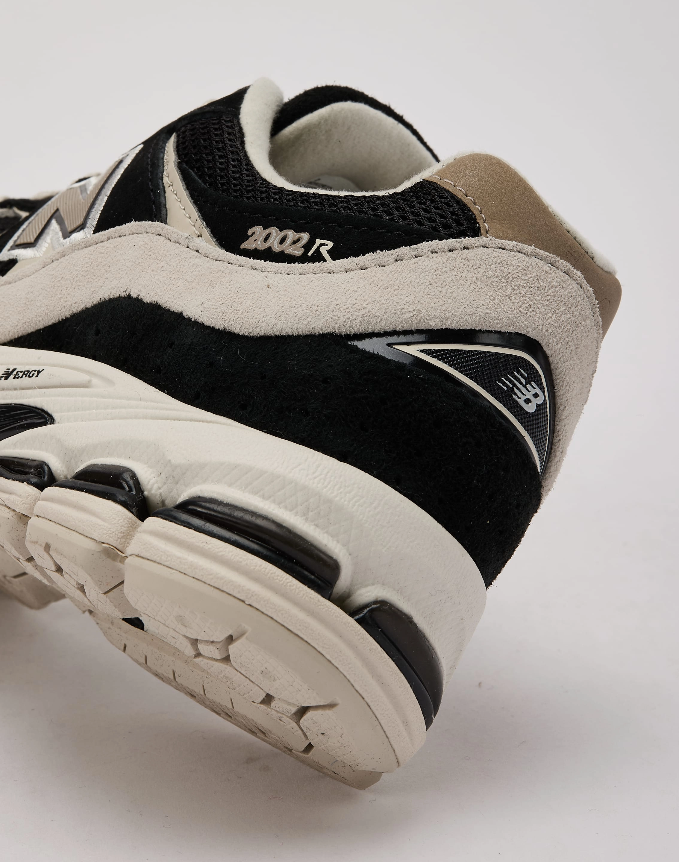 New Balance 2002R Grade-School Linen - crafted fashion