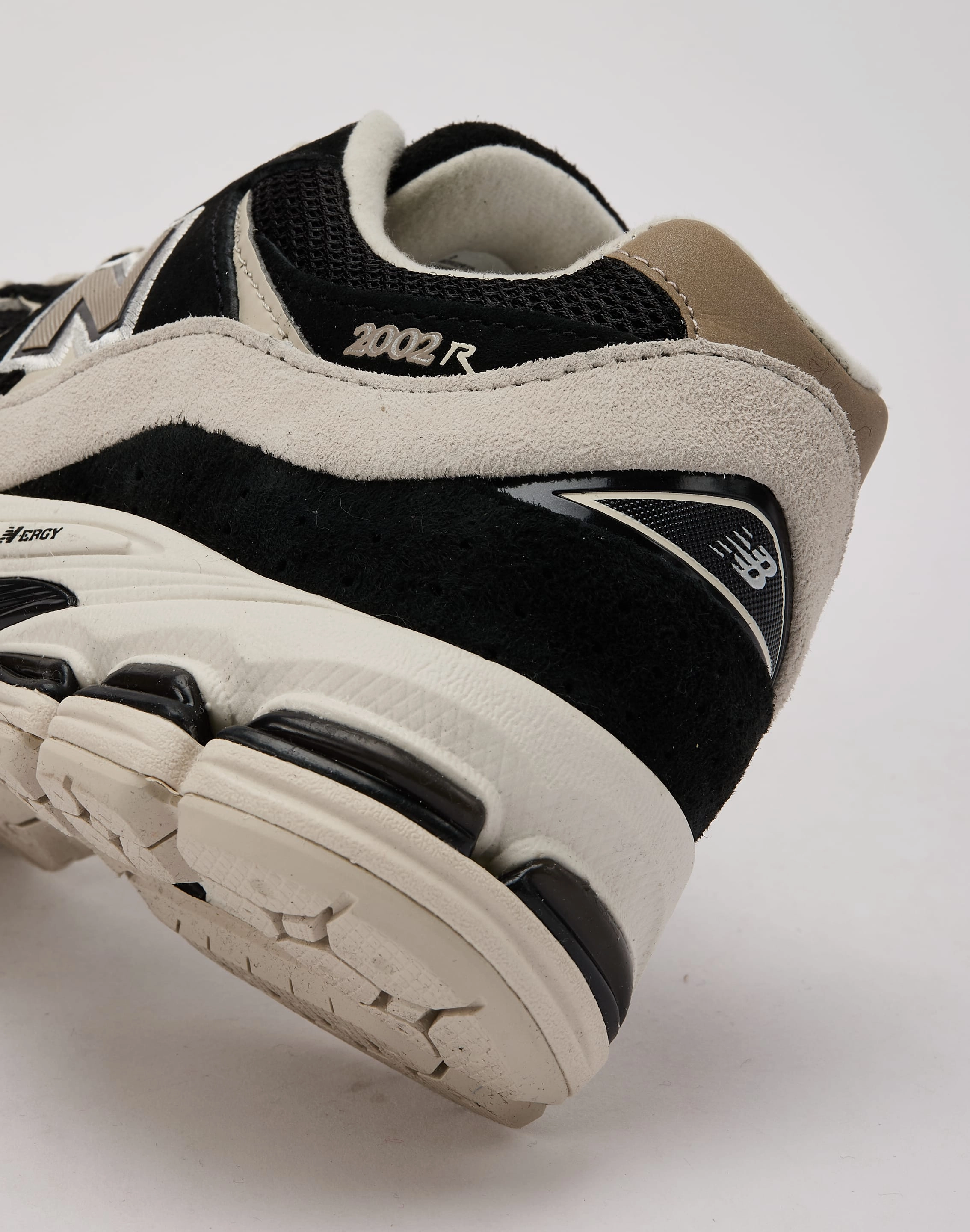 New Balance 2002R Grade-School Linen - crafted fashion