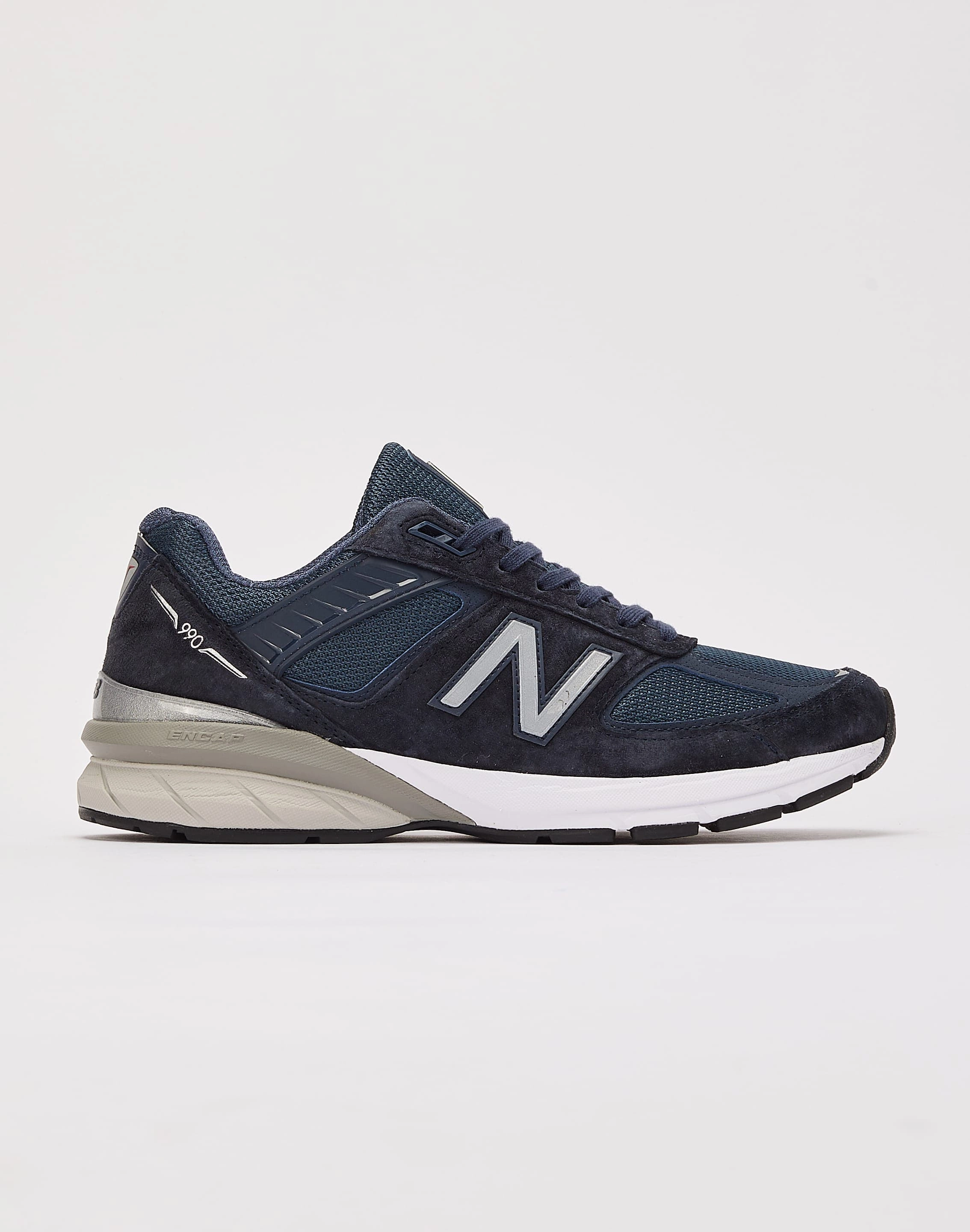 New Balance 990v5 Fashion history Minimalist fashion