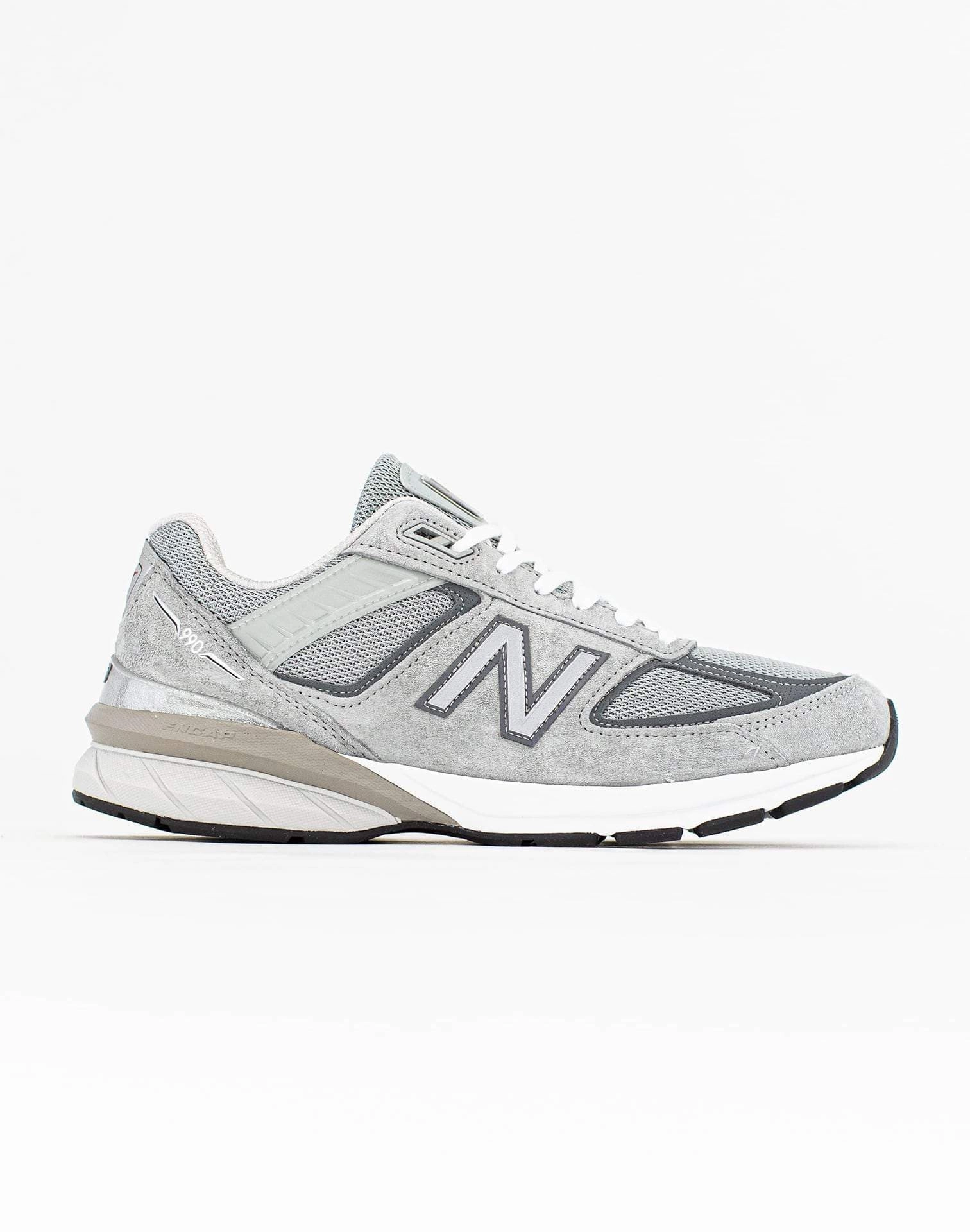 Style statements New Balance 990v5 Beachwear items