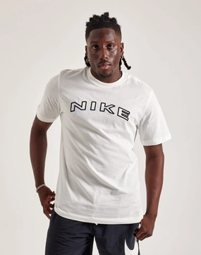 Nike 1972 Tee Fashion bloggers' picks Wardrobe staples