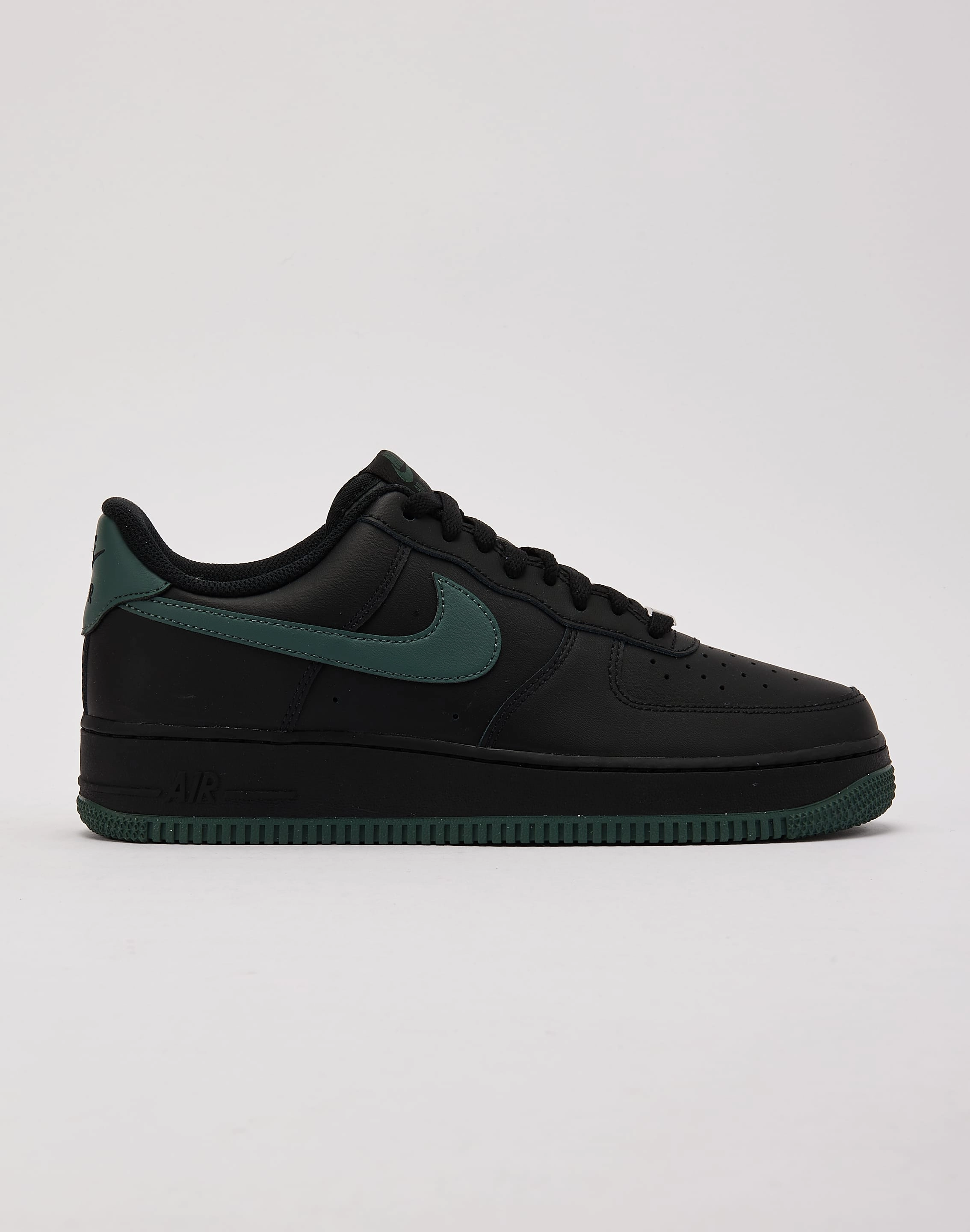 Nike Air Force 1 Low '07 Classic fashion pieces Clothing and accessories