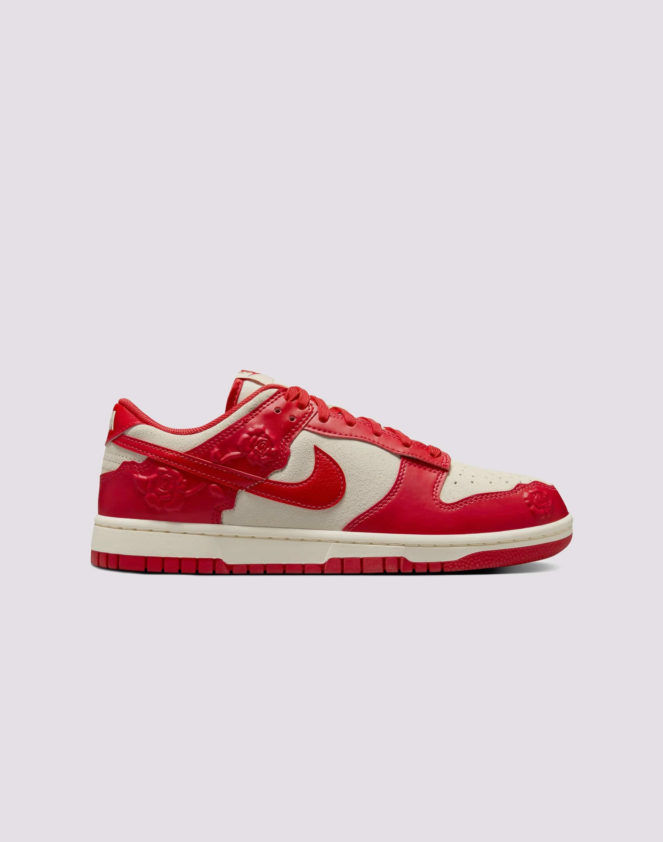 Fashion care (washing, ironing, etc.) Nike Dunk Low "Roses" Fashion collections