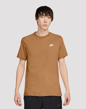 Nike Nike Sportswear Club Men's Beige Tee Fashion must - haves Fashion lookbook