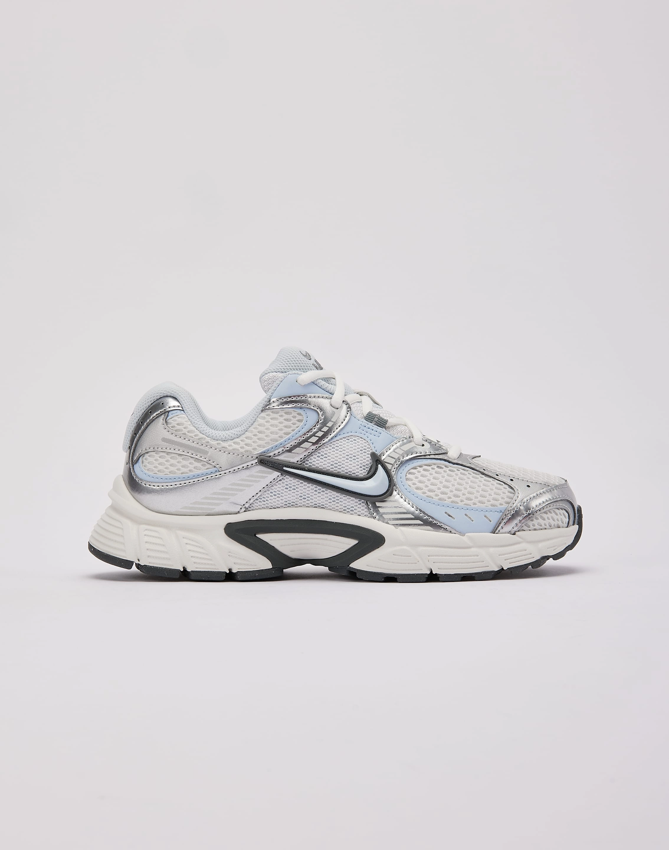 Nike V5 RNR Fashion rental Vintage - inspired fashion