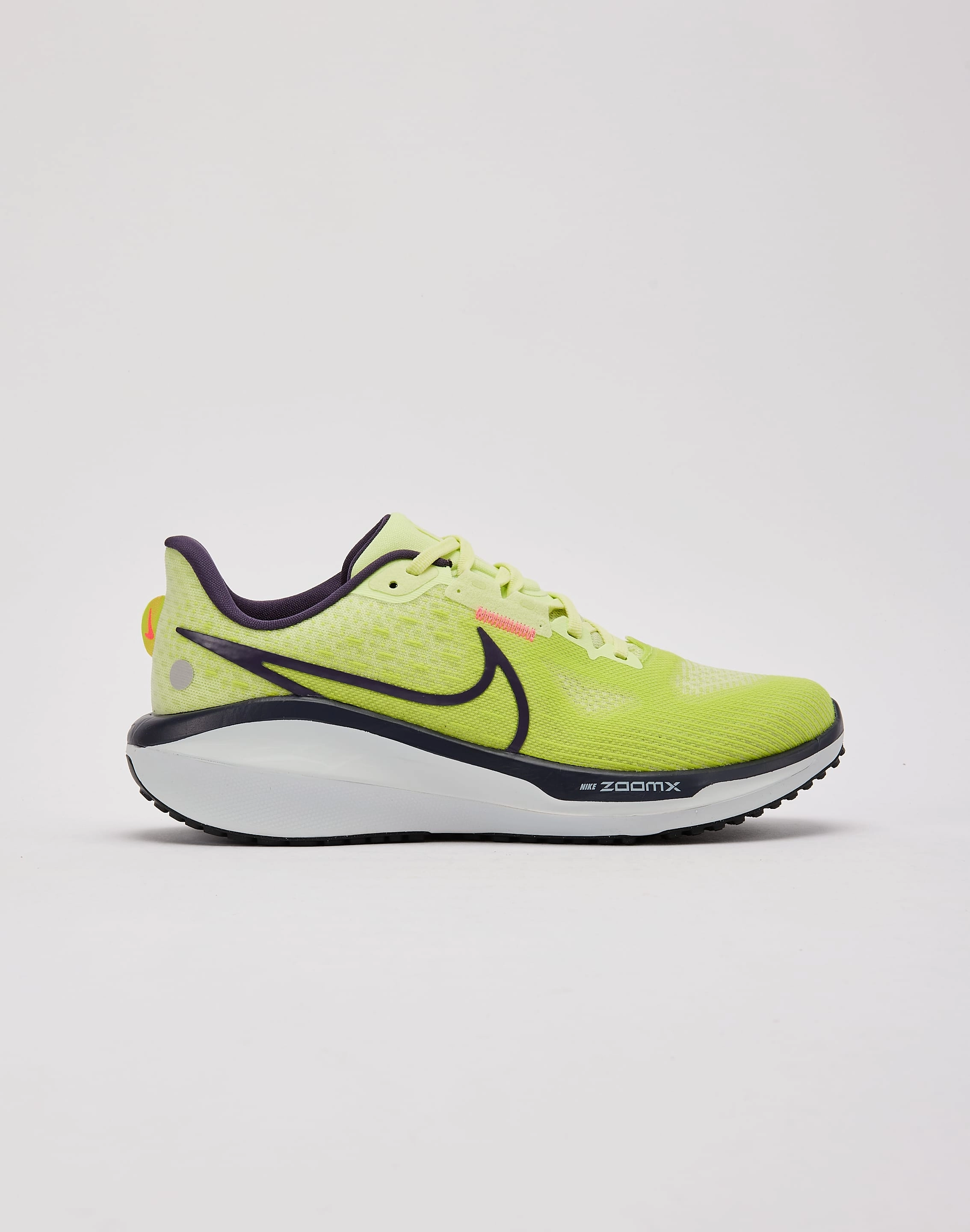 Nike Vomero 17 Minimalist fashion Workwear options