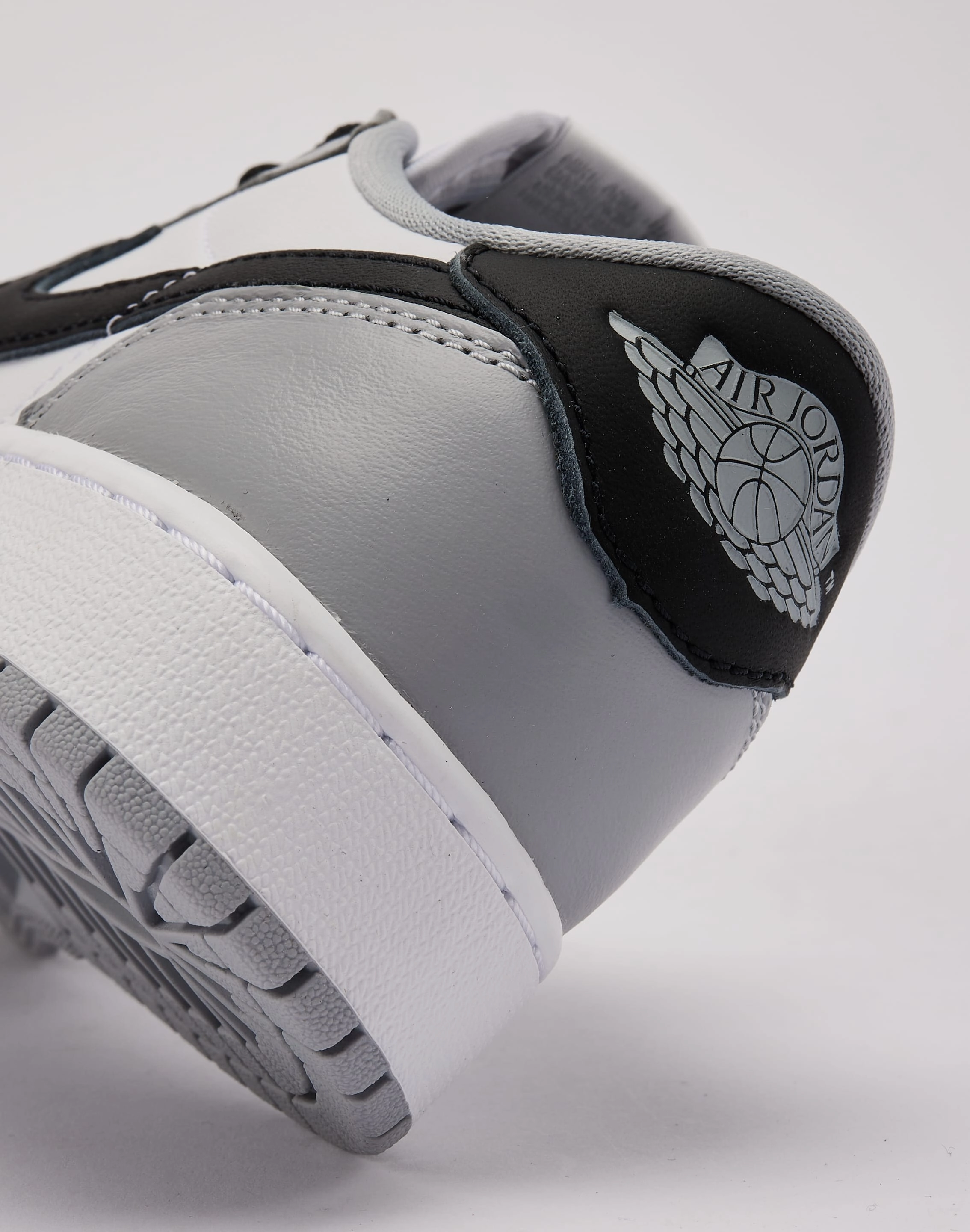 Outerwear options Jordan Air Jordan 1 Retro Low OG 'Wolf Grey?Grade-School