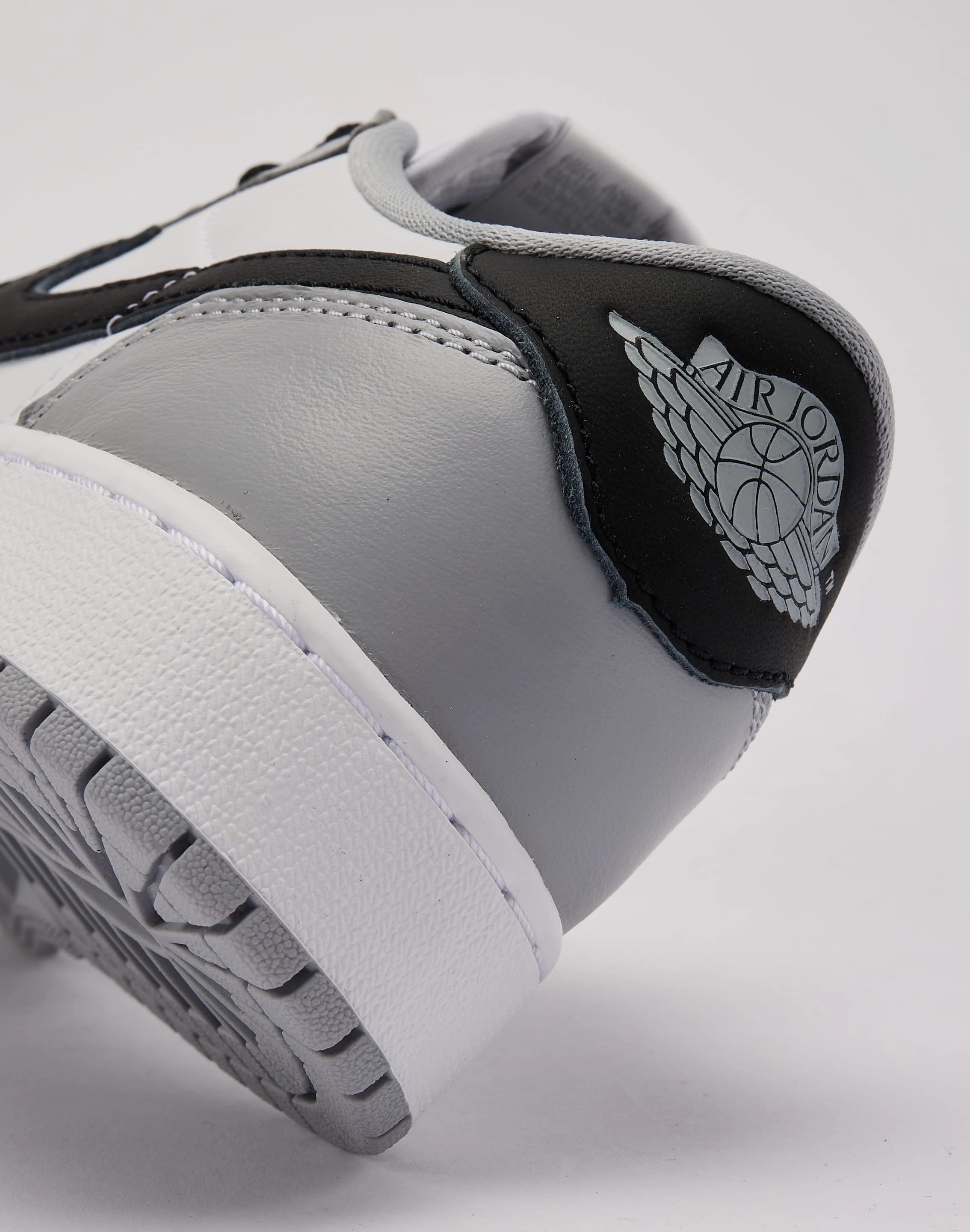 Outerwear options Jordan Air Jordan 1 Retro Low OG 'Wolf Grey?Grade-School