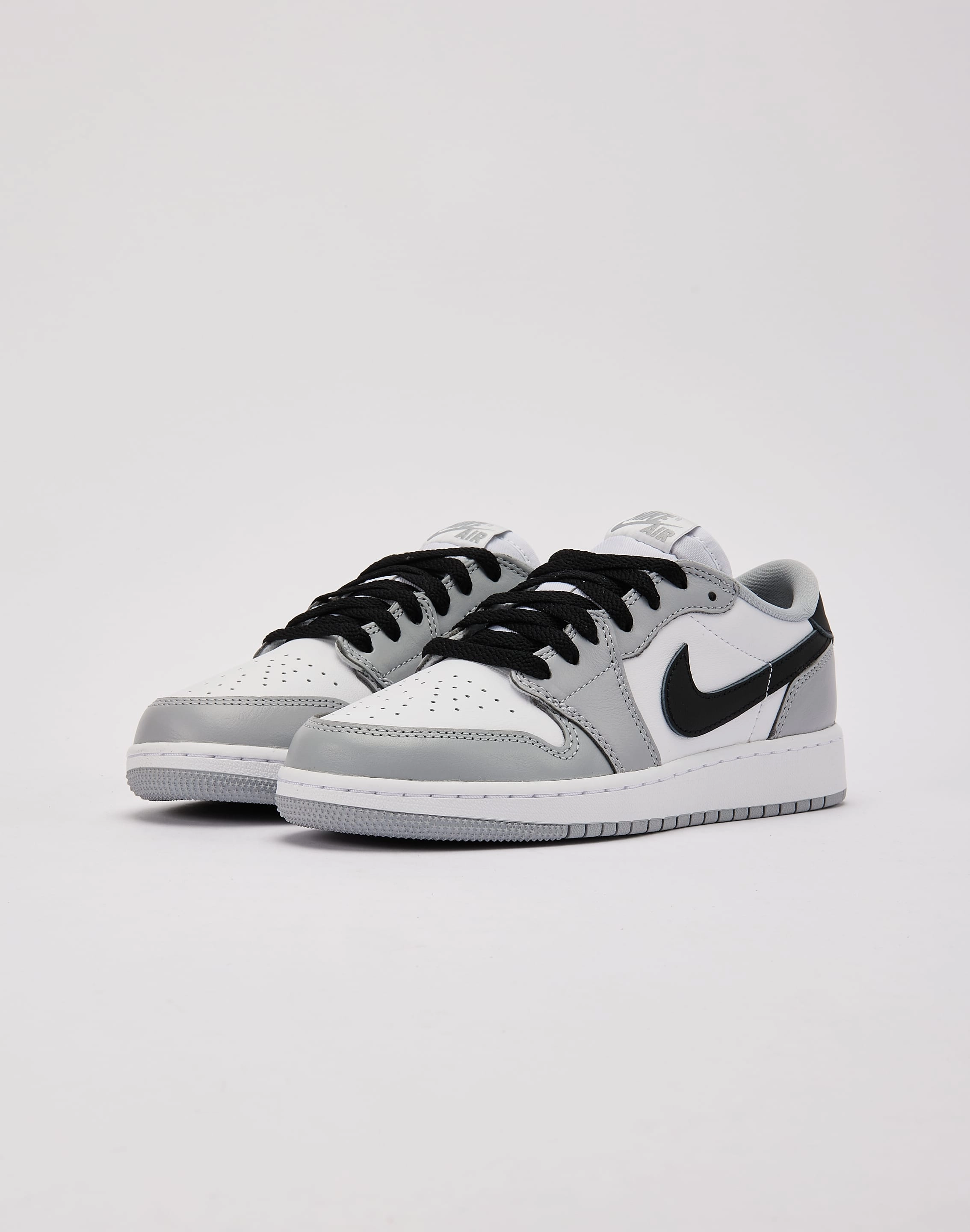 Outerwear options Jordan Air Jordan 1 Retro Low OG 'Wolf Grey?Grade-School