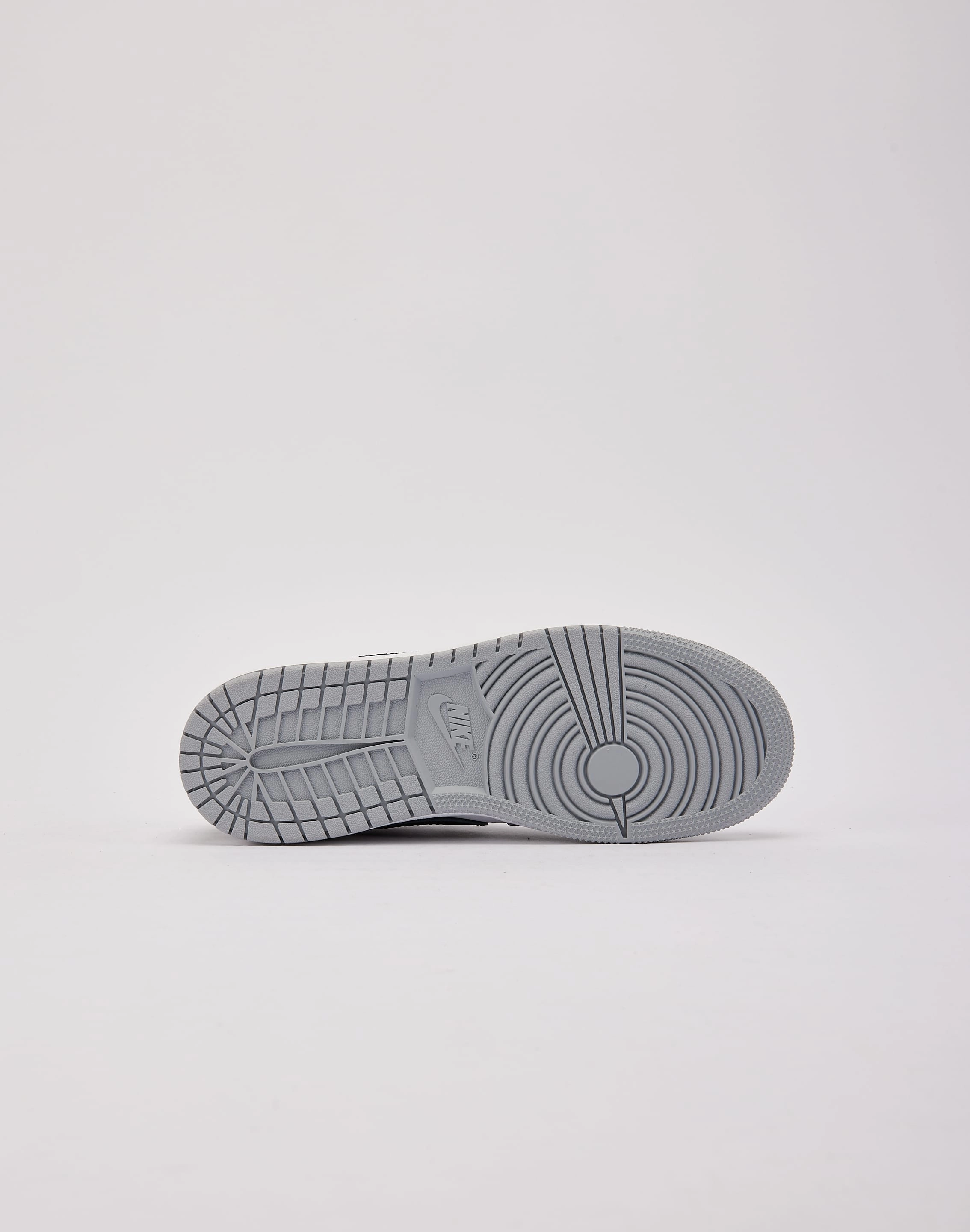 Outerwear options Jordan Air Jordan 1 Retro Low OG 'Wolf Grey?Grade-School