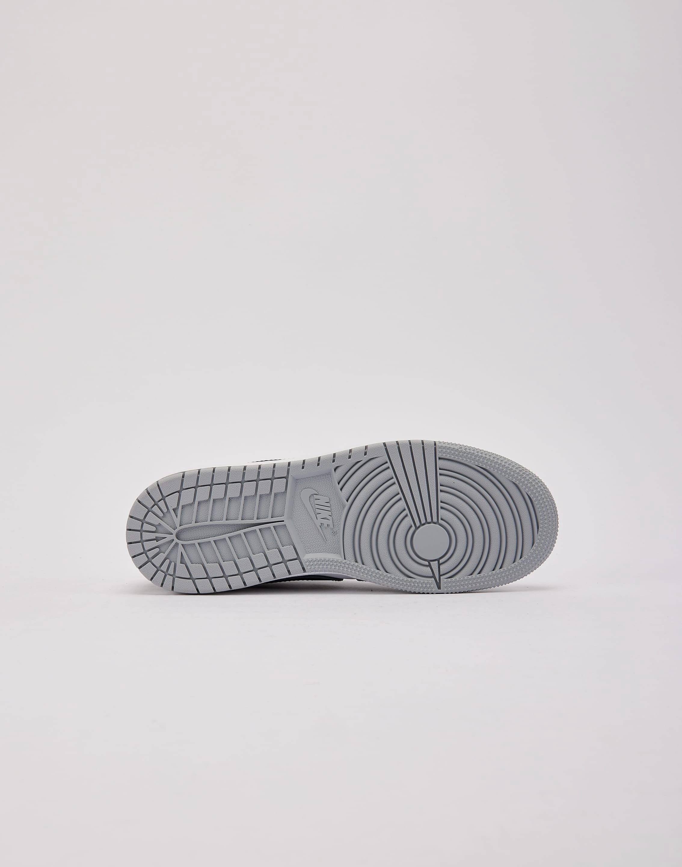 Outerwear options Jordan Air Jordan 1 Retro Low OG 'Wolf Grey?Grade-School