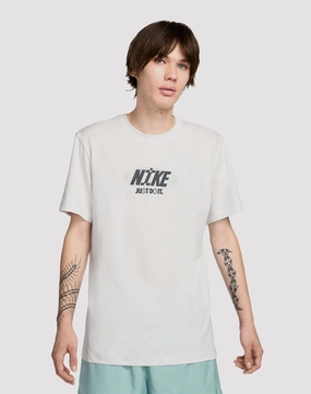 Patterned fashion (floral, stripes, etc.) Nike Sportswear OC Tee Fashion rental