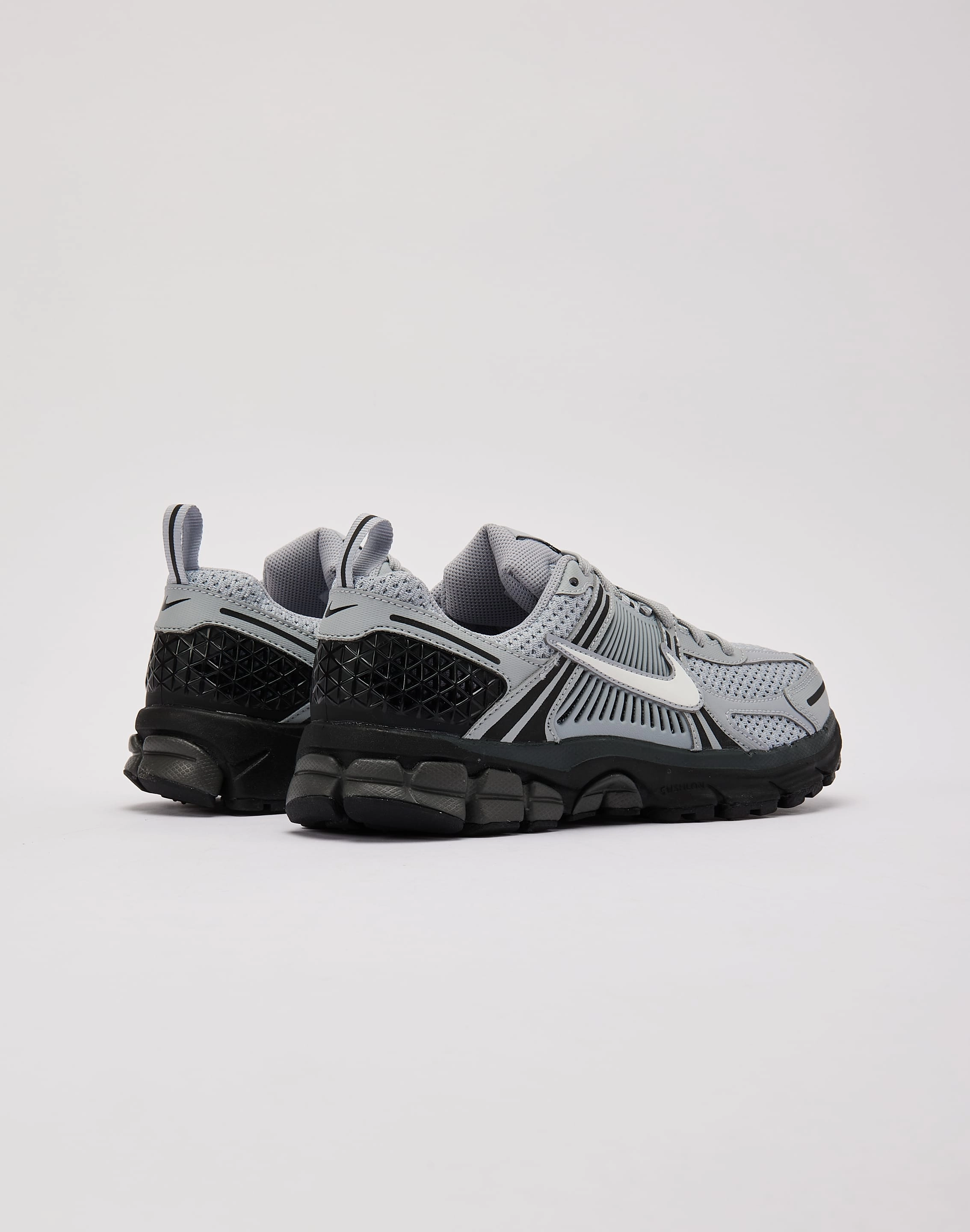 Patterned fashion (floral, stripes, etc.) Nike Vomero 5 Grade-School