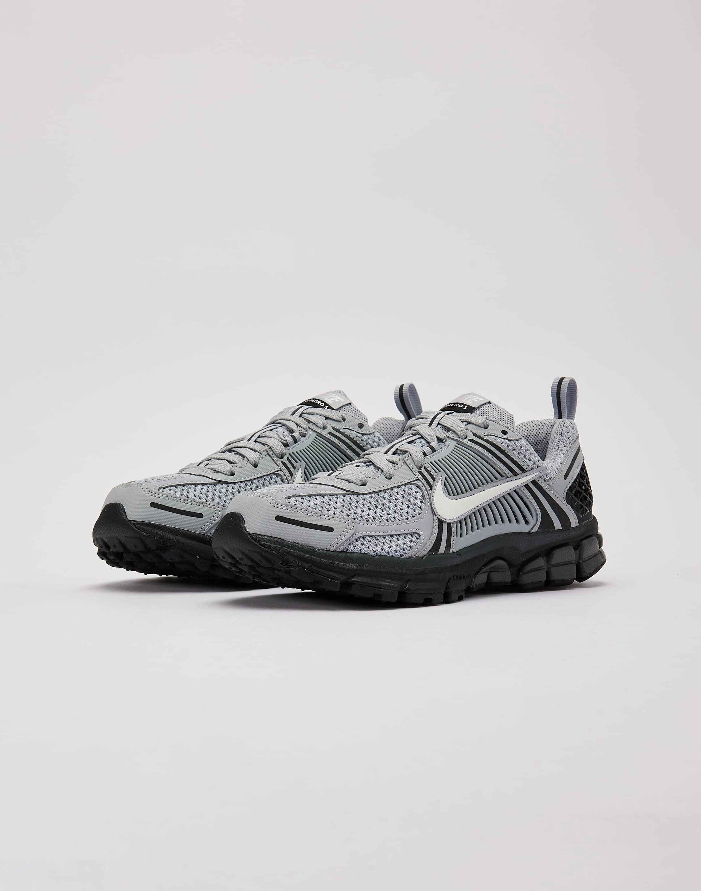 Patterned fashion (floral, stripes, etc.) Nike Vomero 5 Grade-School