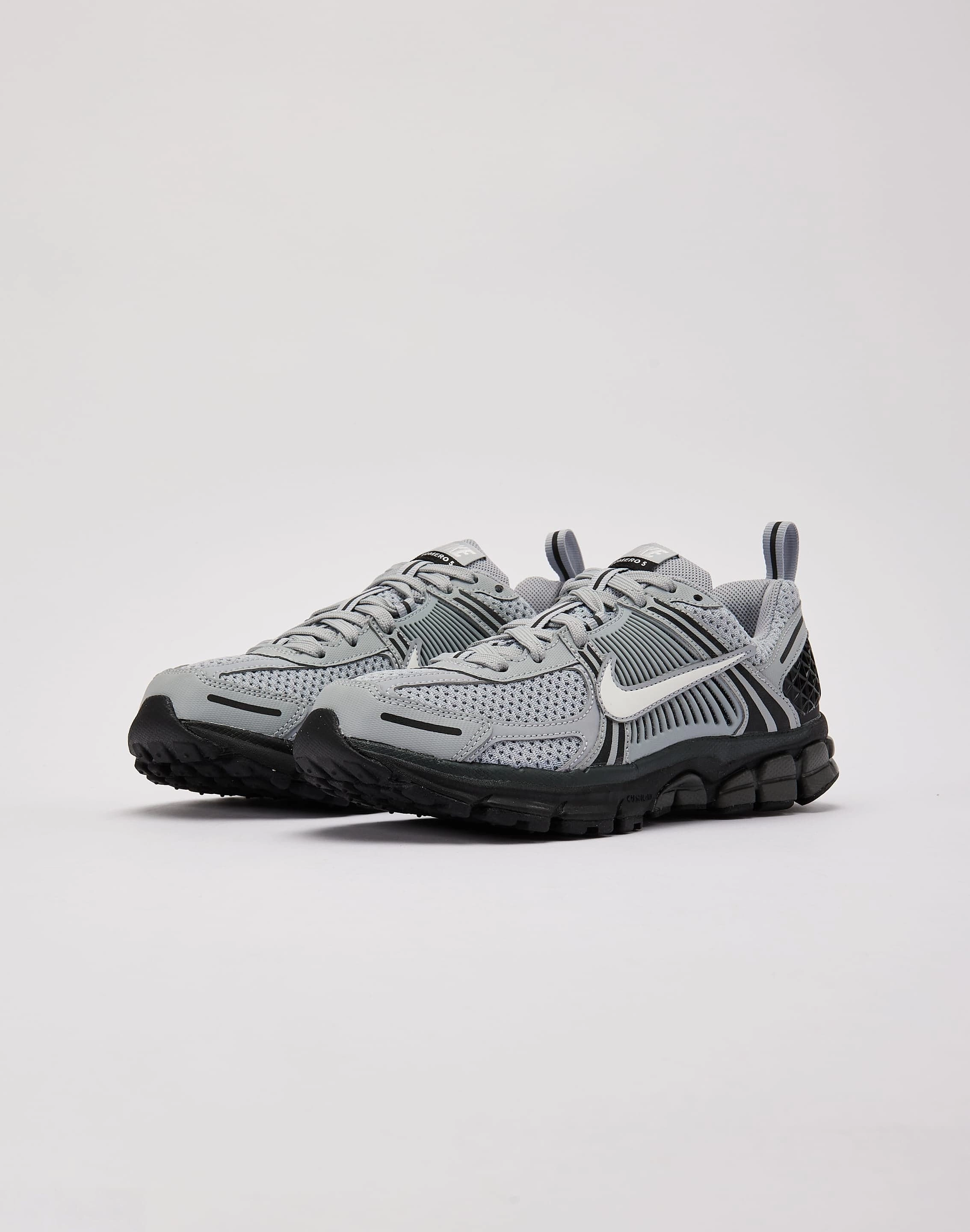 Patterned fashion (floral, stripes, etc.) Nike Vomero 5 Grade-School