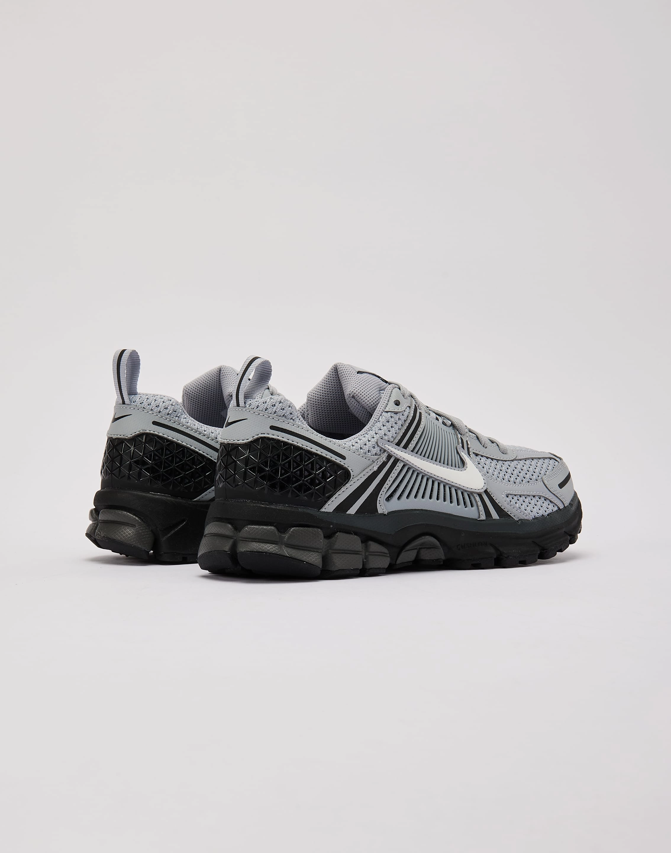 Patterned fashion (floral, stripes, etc.) Nike Vomero 5 Grade-School