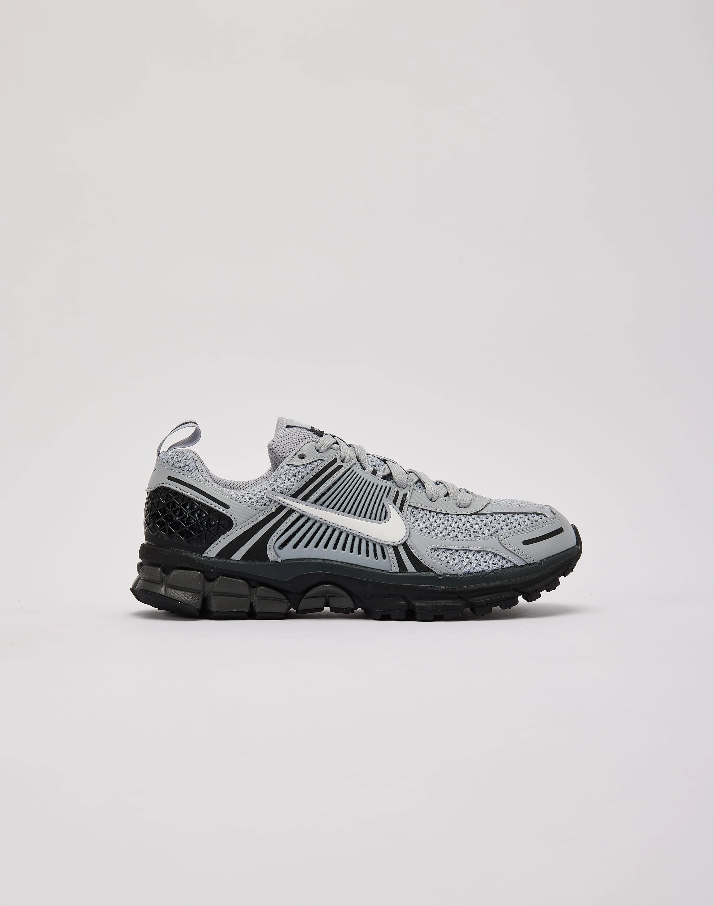 Lace - detailed fashion Nike Vomero 5 Grade-School Fashionable options