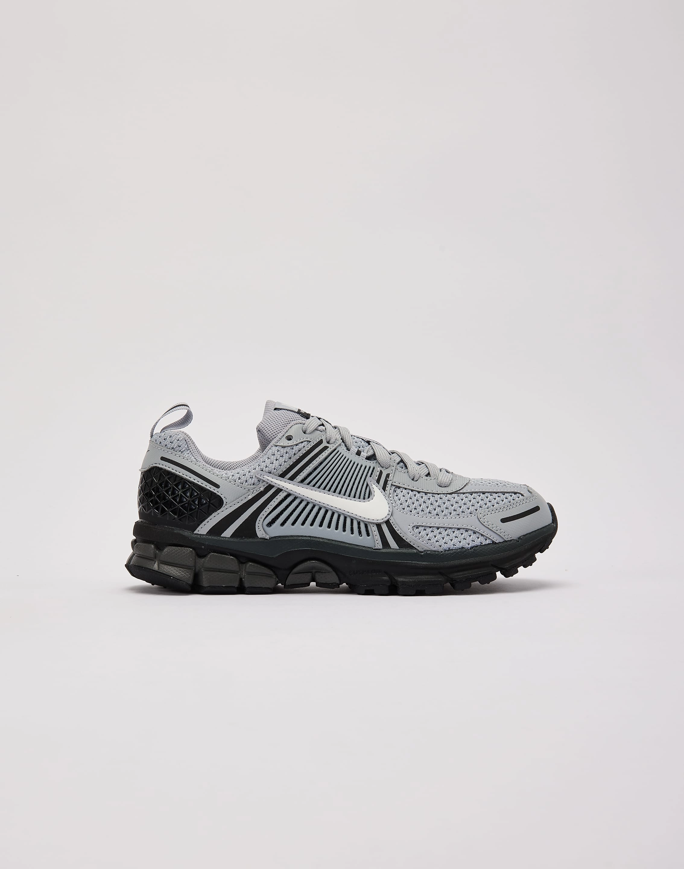 Lace - detailed fashion Nike Vomero 5 Grade-School Fashionable options