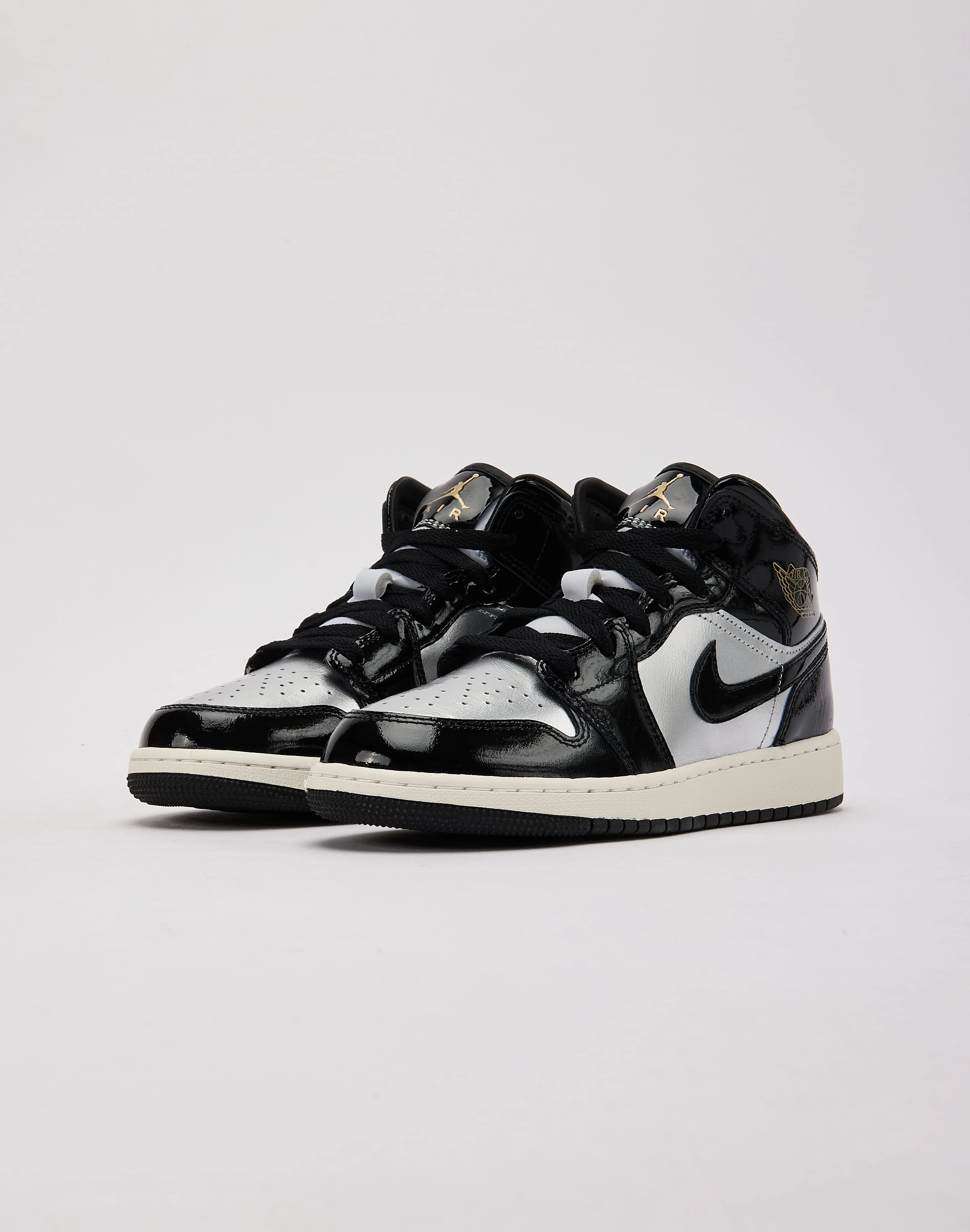 Preppy style items Jordan Air Jordan 1 Mid SE Grade-School