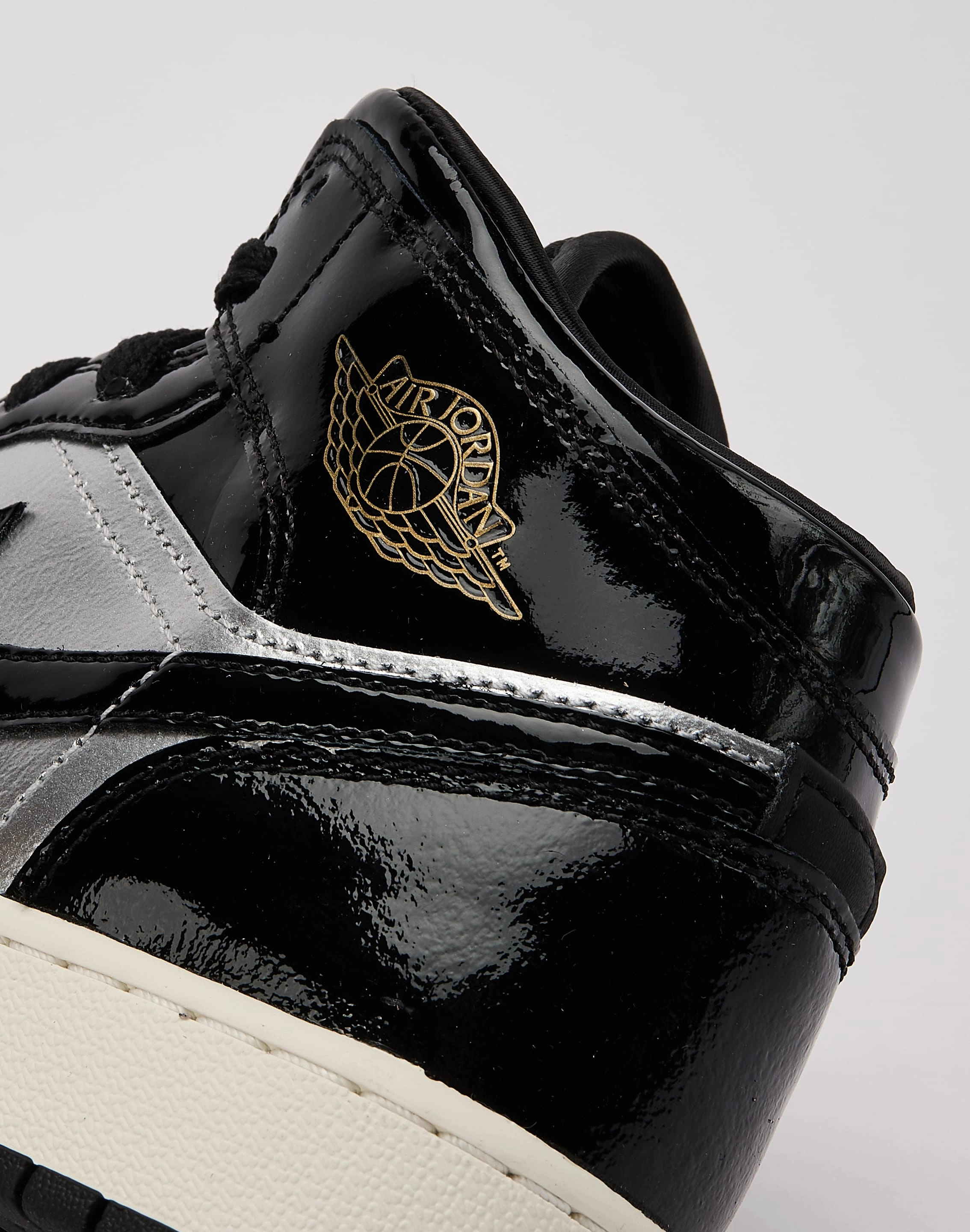 Preppy style items Jordan Air Jordan 1 Mid SE Grade-School