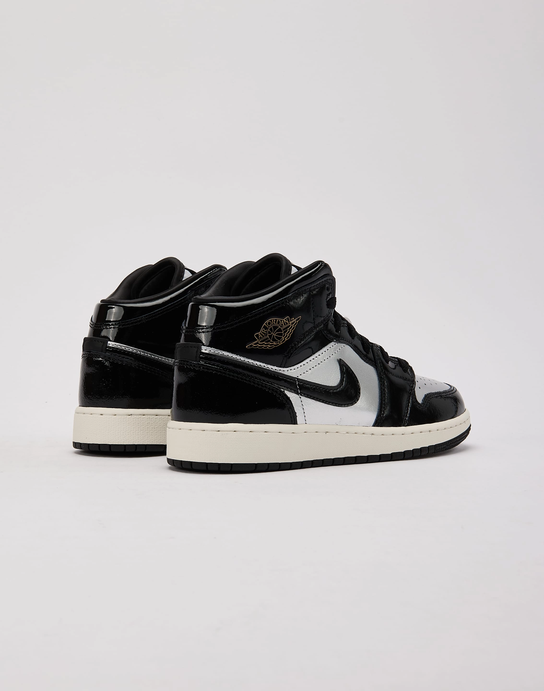 Preppy style items Jordan Air Jordan 1 Mid SE Grade-School