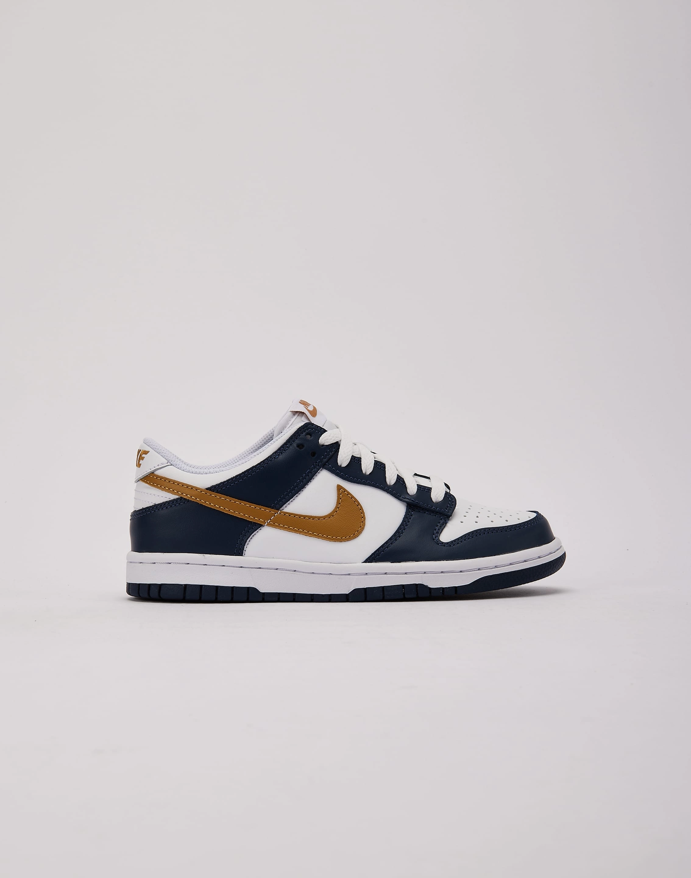 Runway fashion Nike Dunk Low Grade-School Fashion trends by region