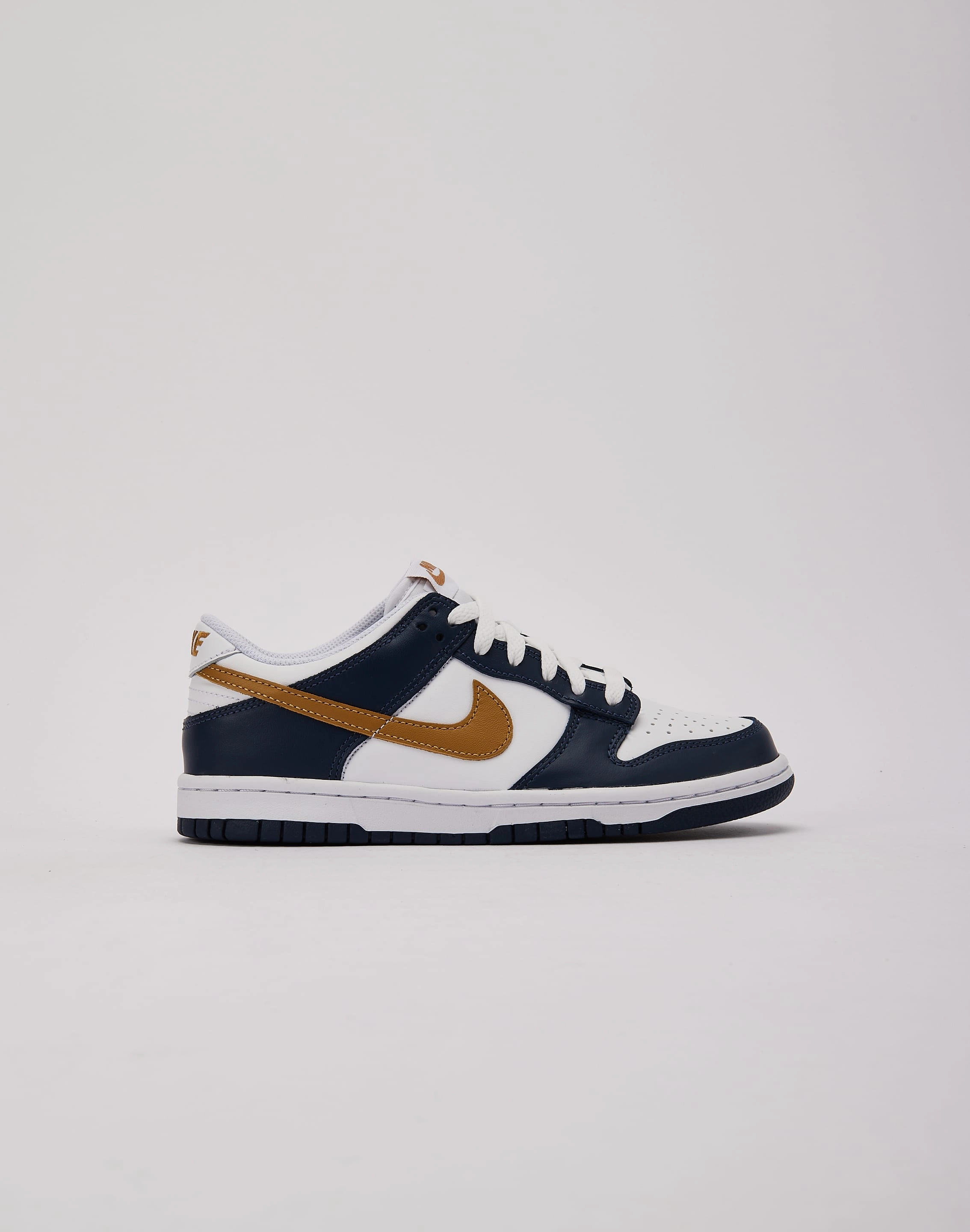 Runway fashion Nike Dunk Low Grade-School Fashion trends by region