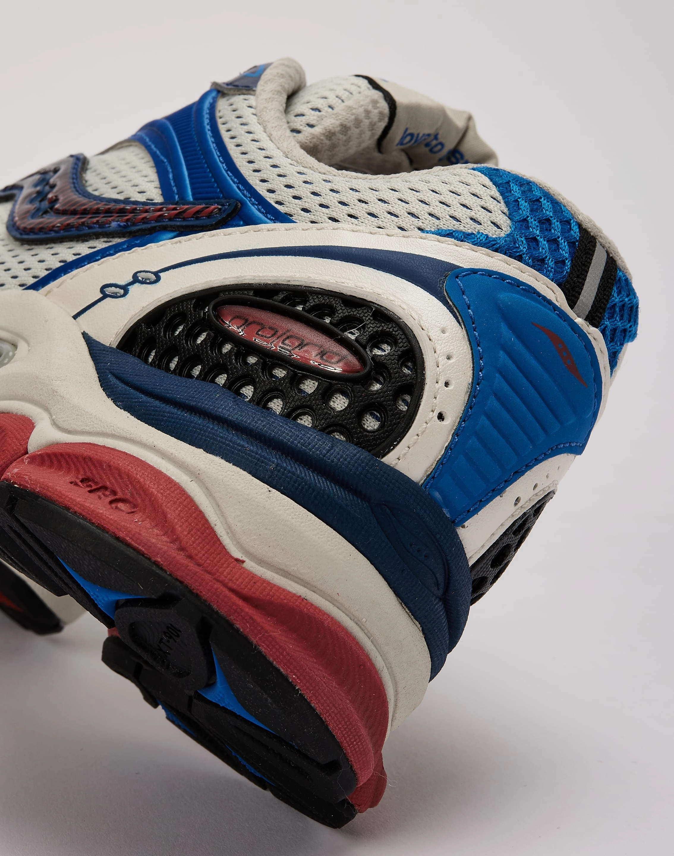 Saucony ProGrid Triumph 4 Grade-School Fashion lookbook