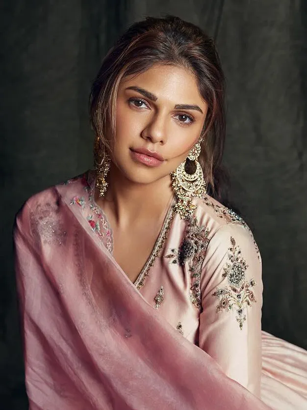 Sharmeen Sehgal in Pink Color Gold Plated Jadau Kundan Earrings (Matsya Chandbali) - ME1190WP
