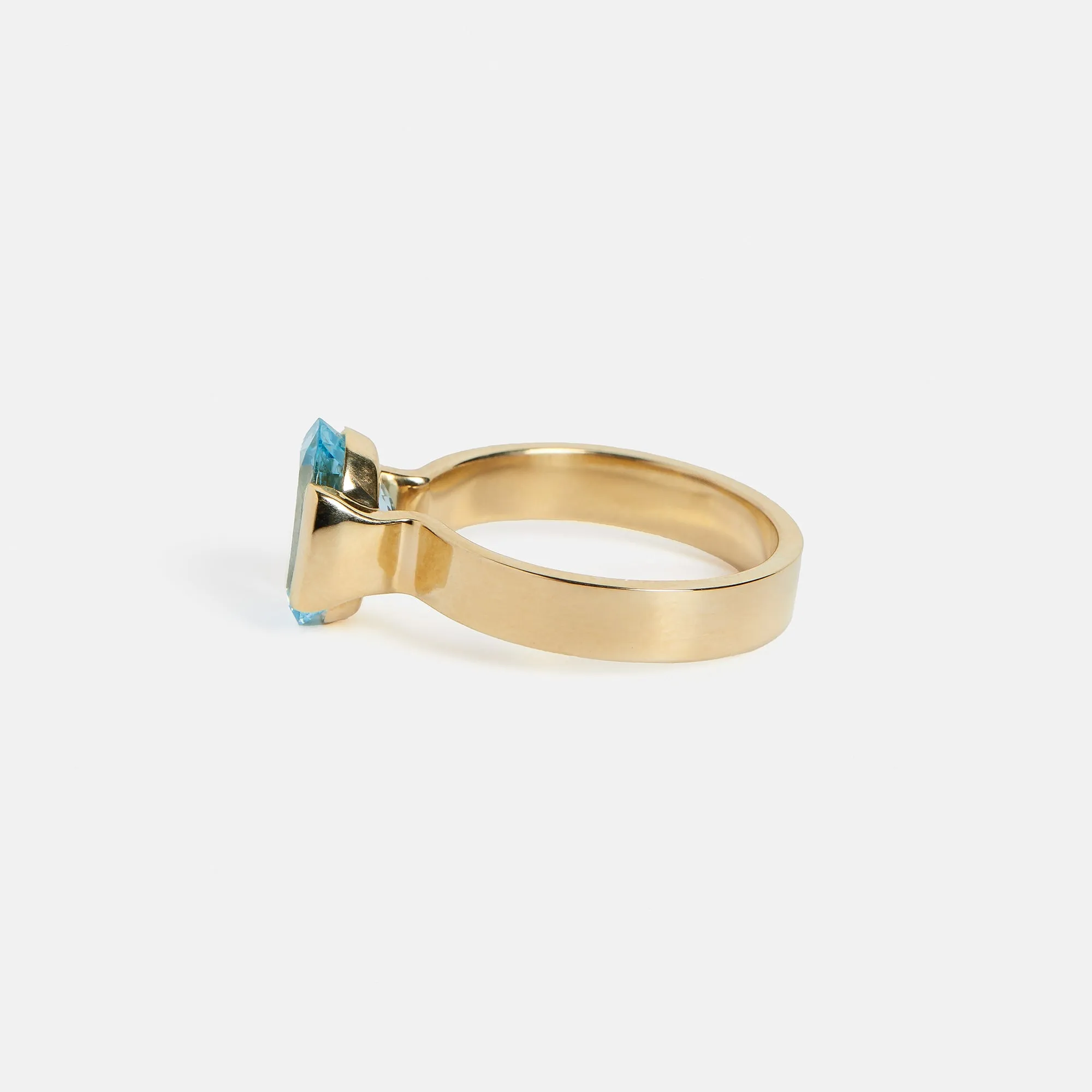 Silvi Ring with Aquamarine in Gold