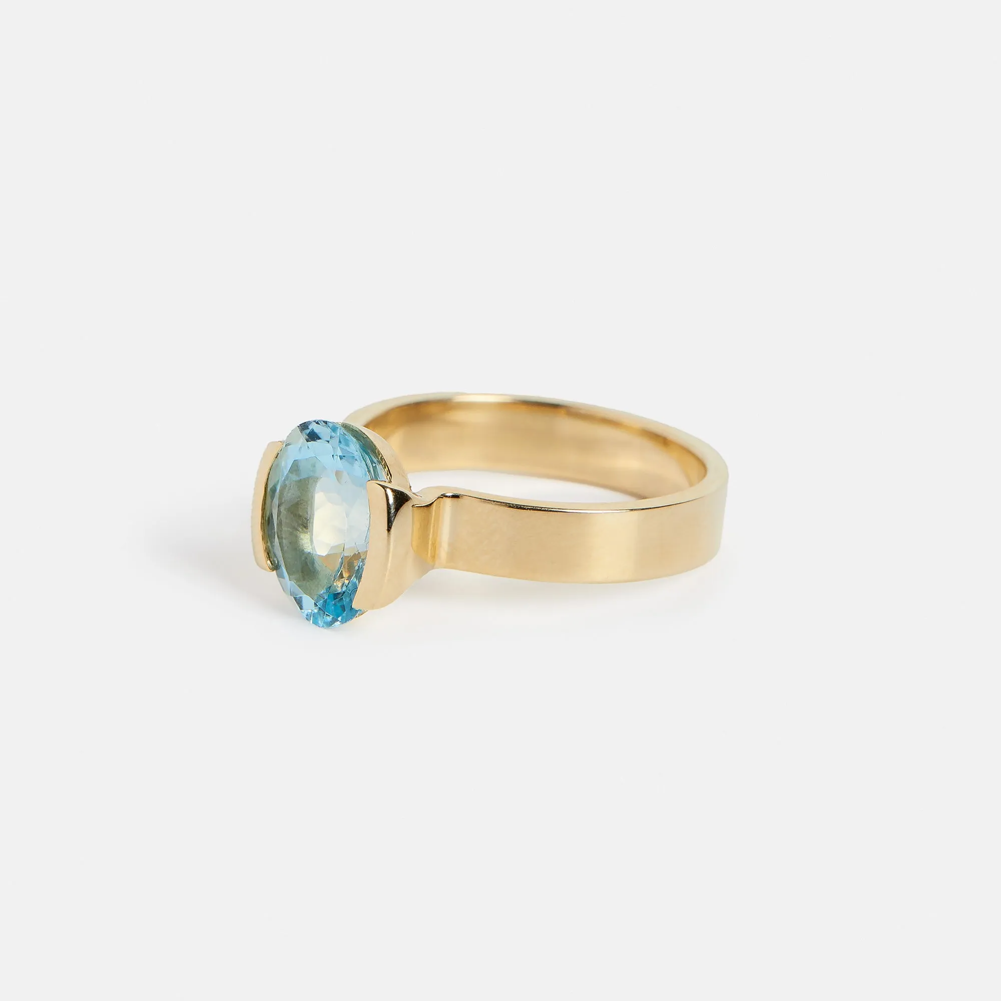 Silvi Ring with Aquamarine in Gold