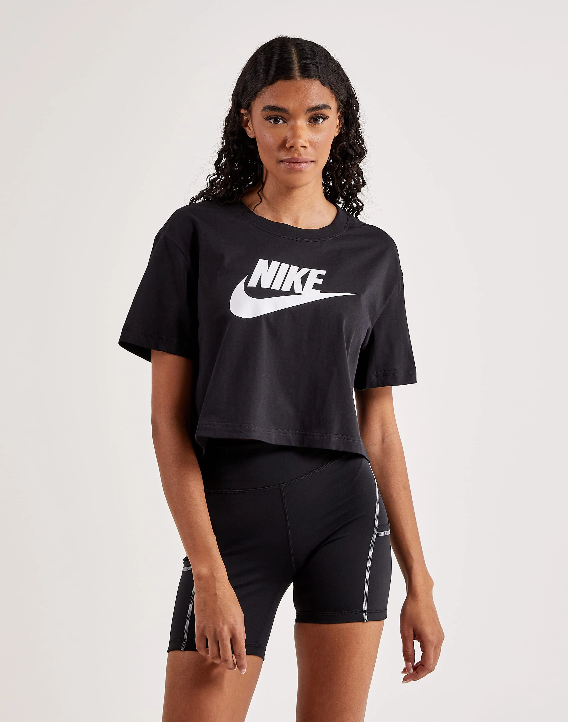Street fashion Nike Essential Cropped Logo Tee Sustainable fashion