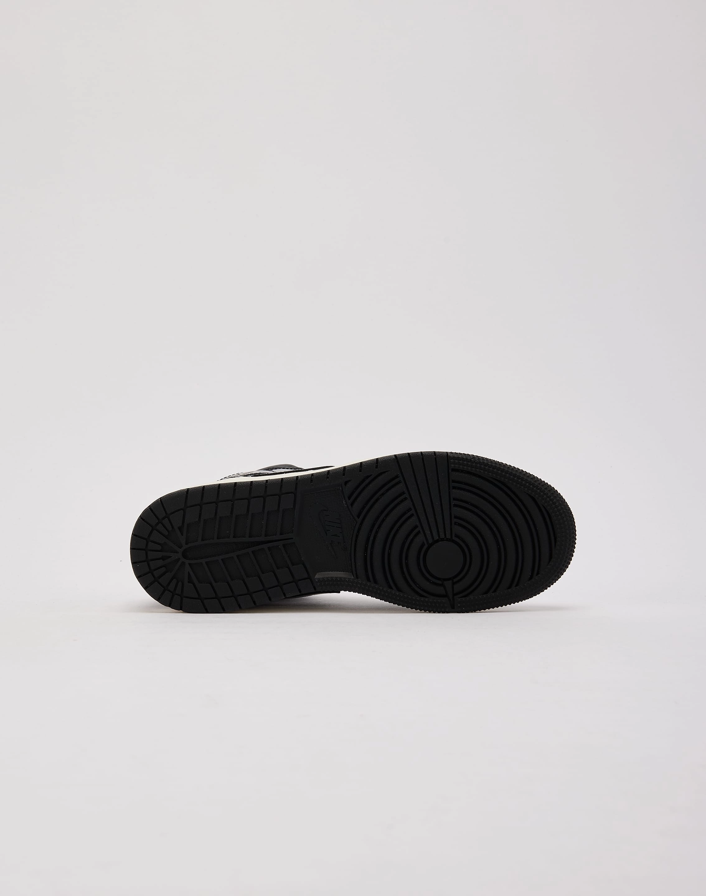 Style statements Jordan Air Jordan 1 Mid SE Grade-School