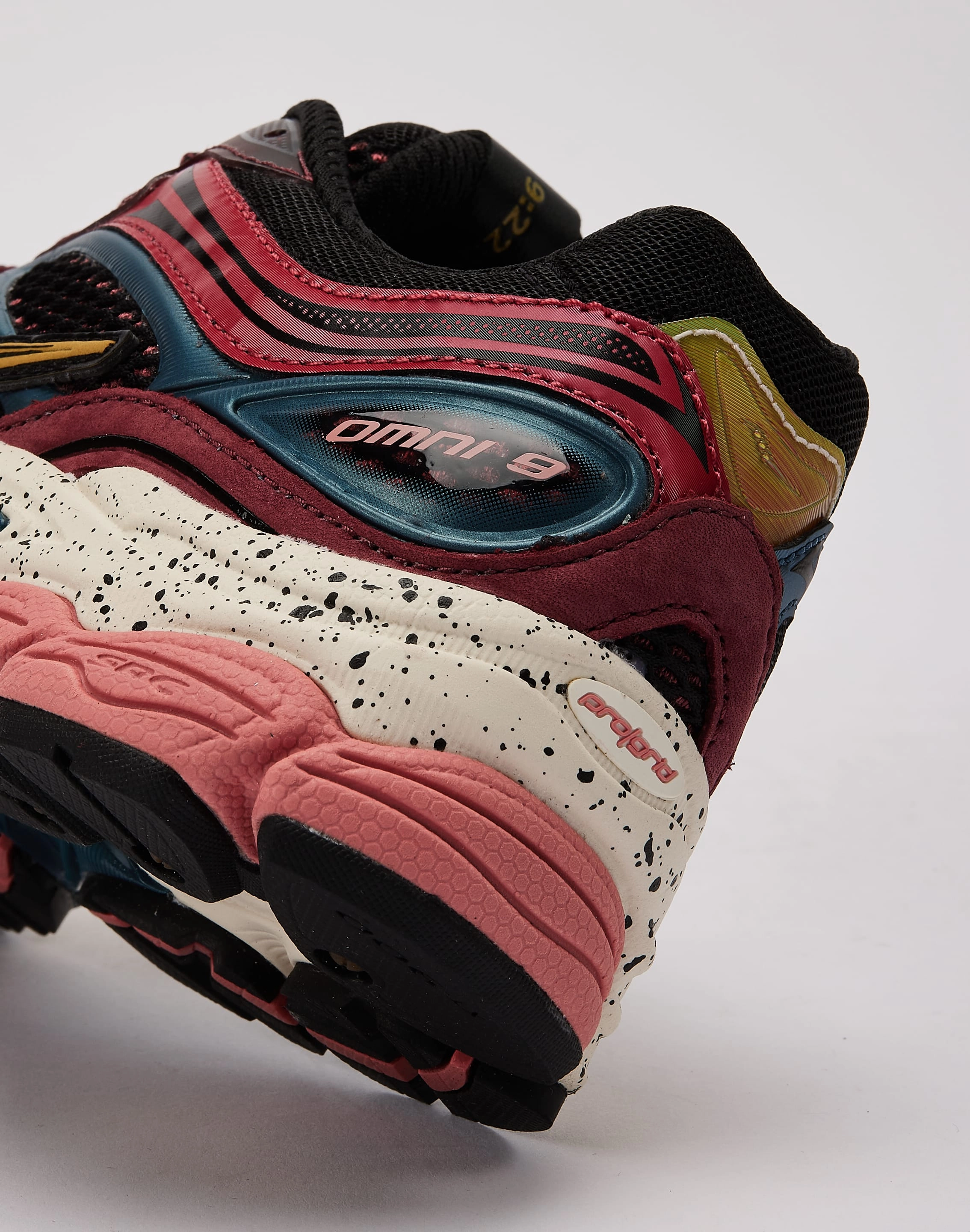 Stylish products Saucony ProGrid Omni 9 Grade-School