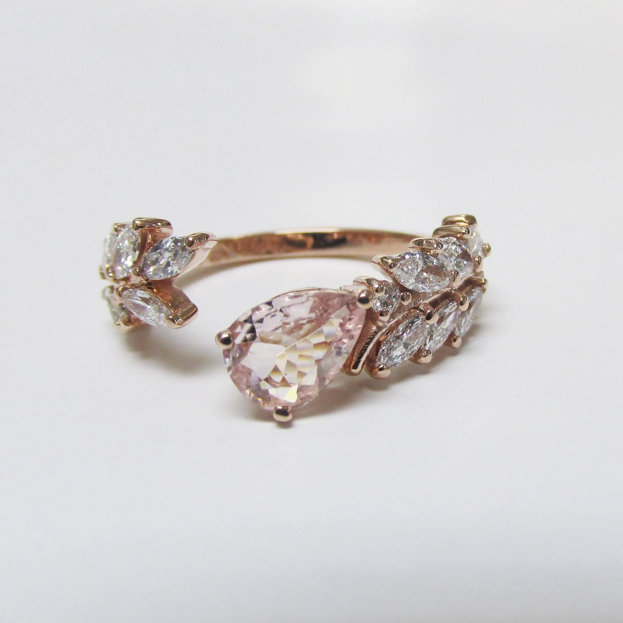 Sweeping Ivy Diamond Ring with Morganite