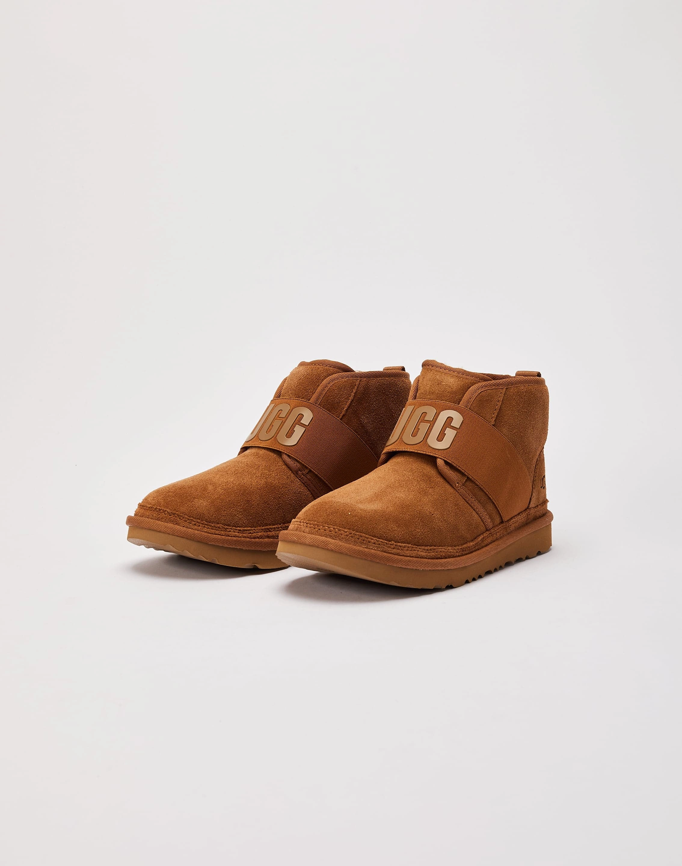 UGG Neumel II Graphic Logo Boots Grade-School Fashion for all body types