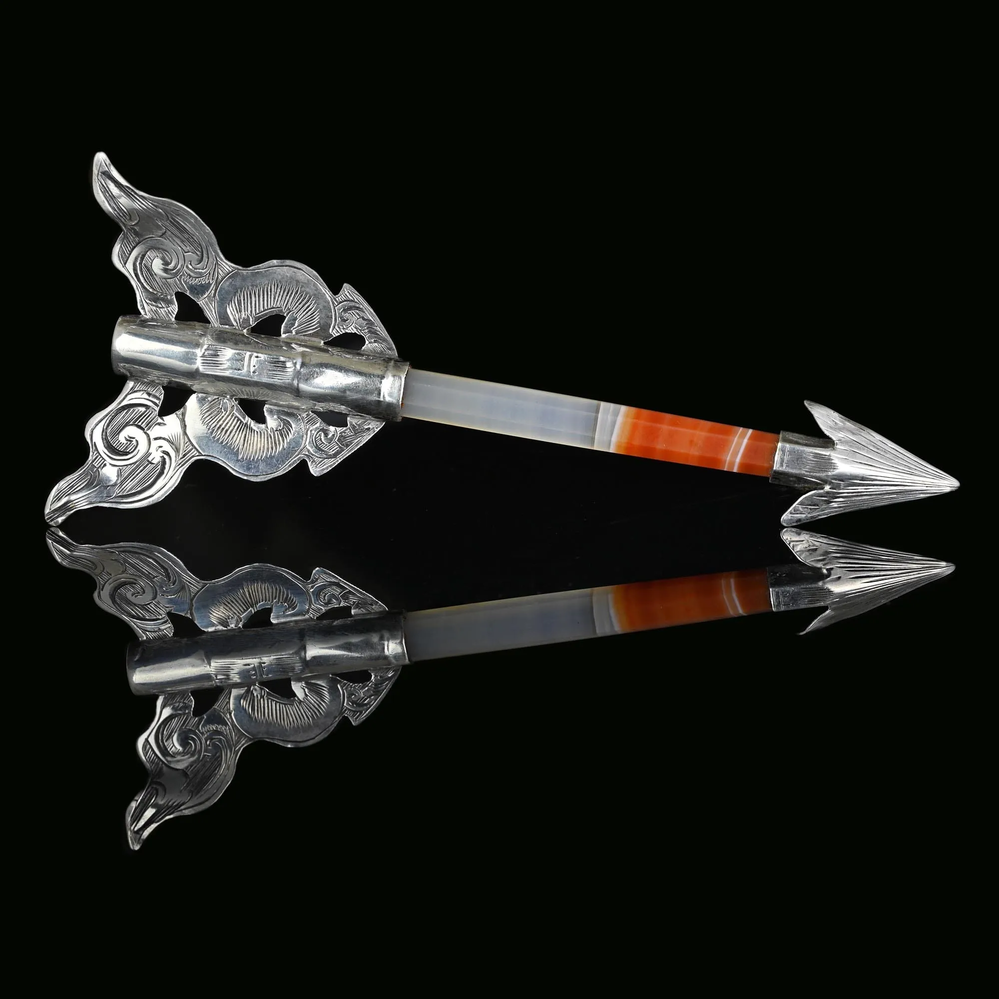 Victorian Silver Large Scottish Banded Agate Arrow Brooch