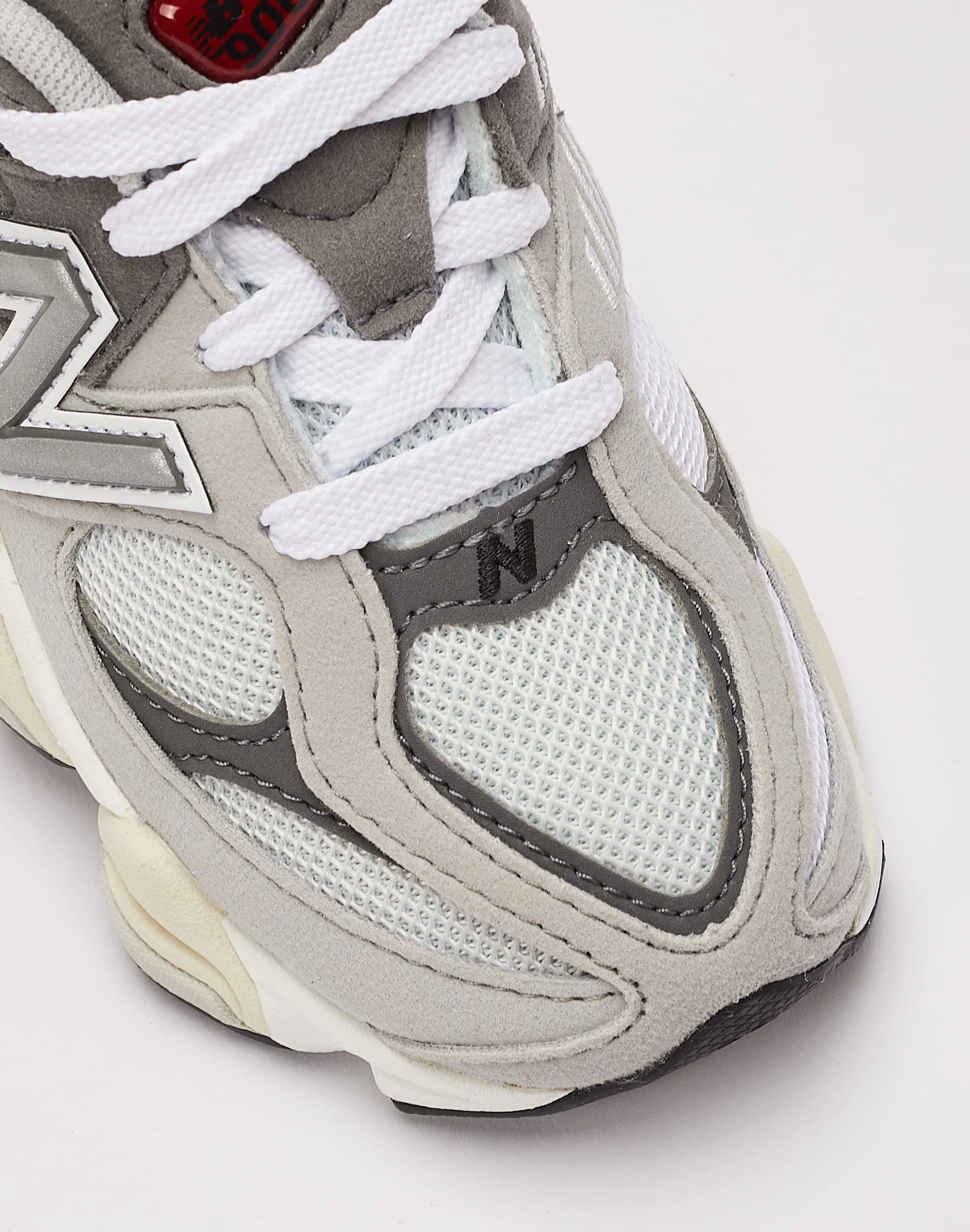 Vintage - inspired fashion New Balance 9060 Pre-School