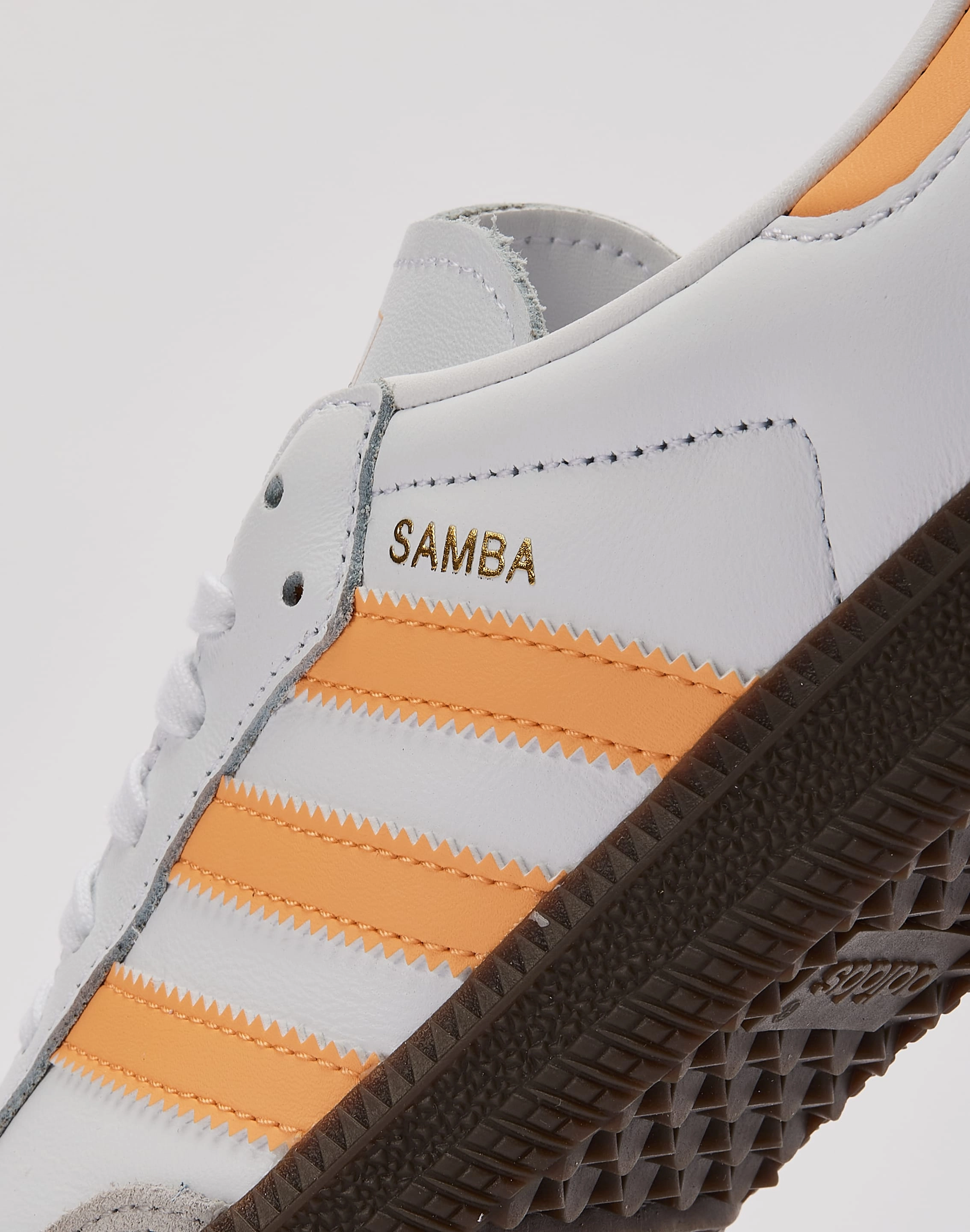 Wardrobe staples Adidas Samba OG Grade-School
