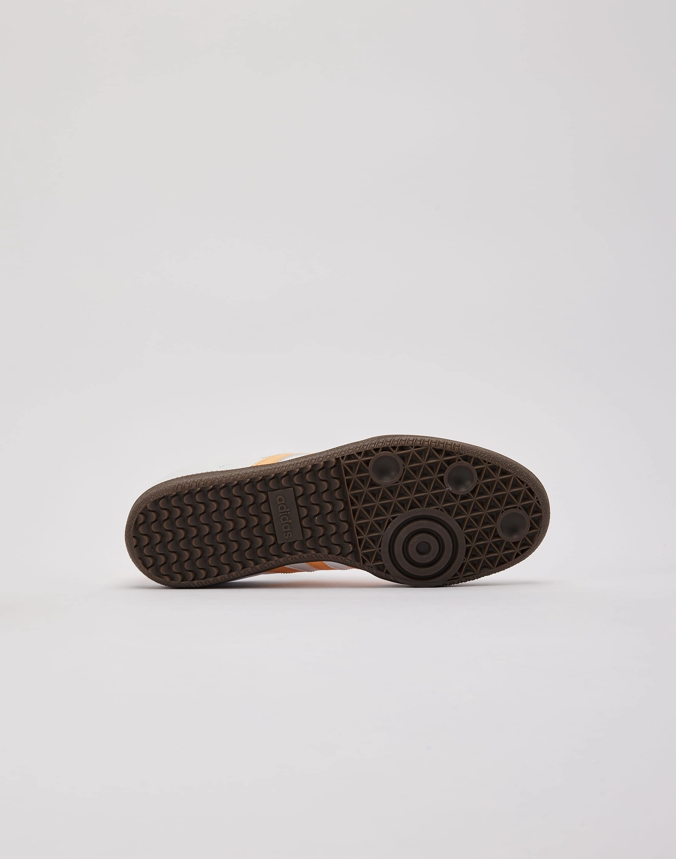 Wardrobe staples Adidas Samba OG Grade-School
