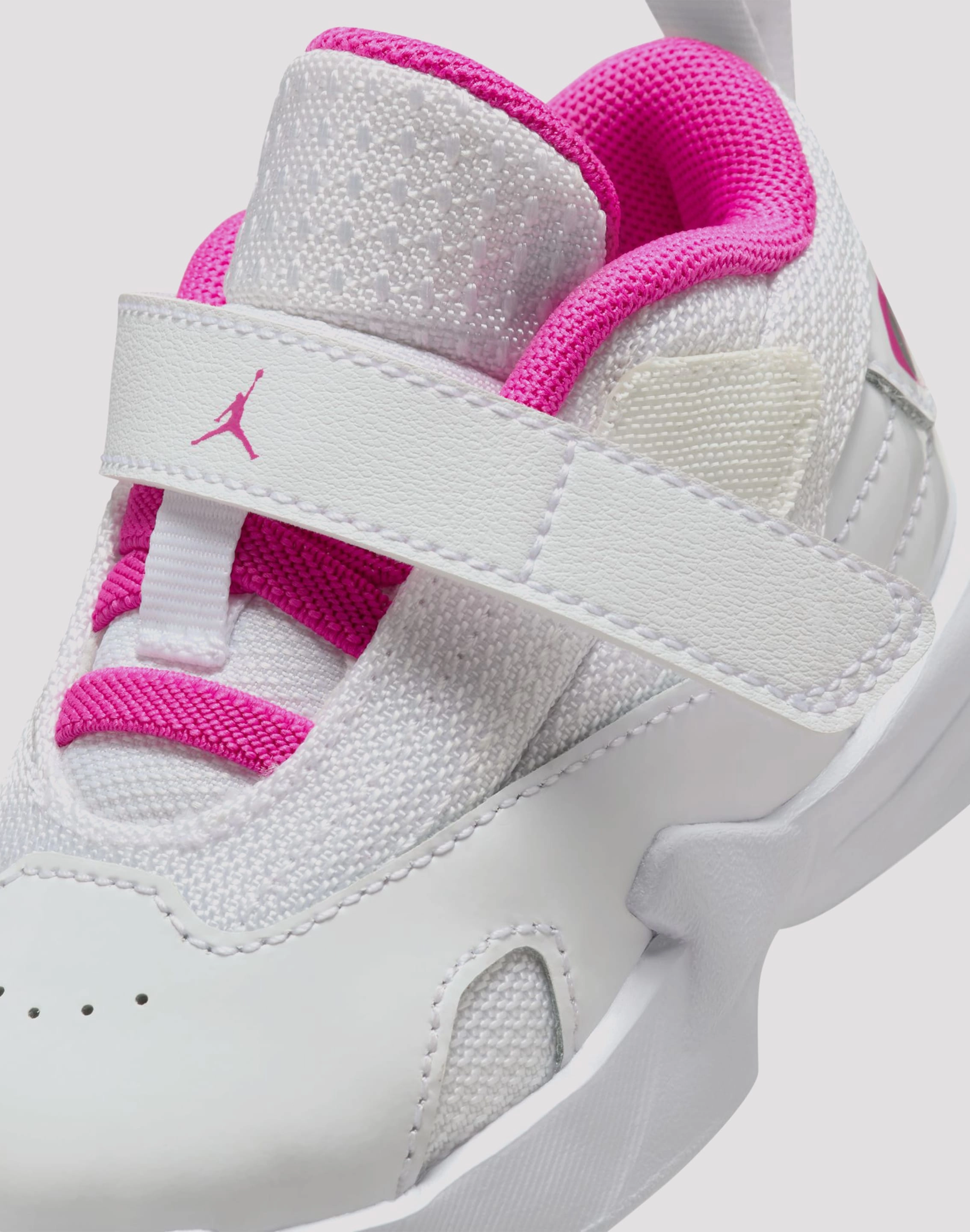 Wardrobe staples Jordan Max Aura 6 Toddler Girls' White/Fire Pink